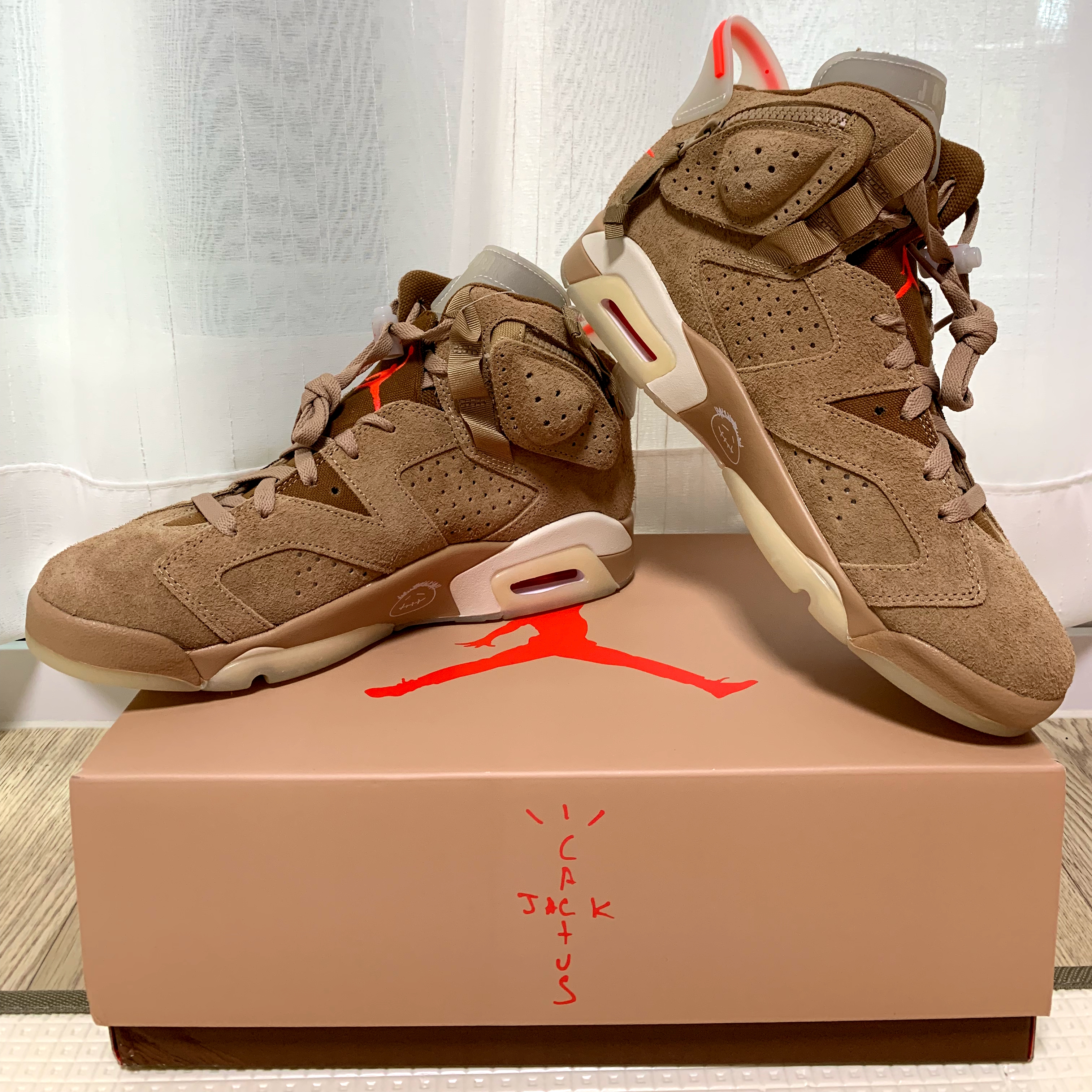 Jordan 6 x Travis Scott Retro SP British Khaki 착용 스타일