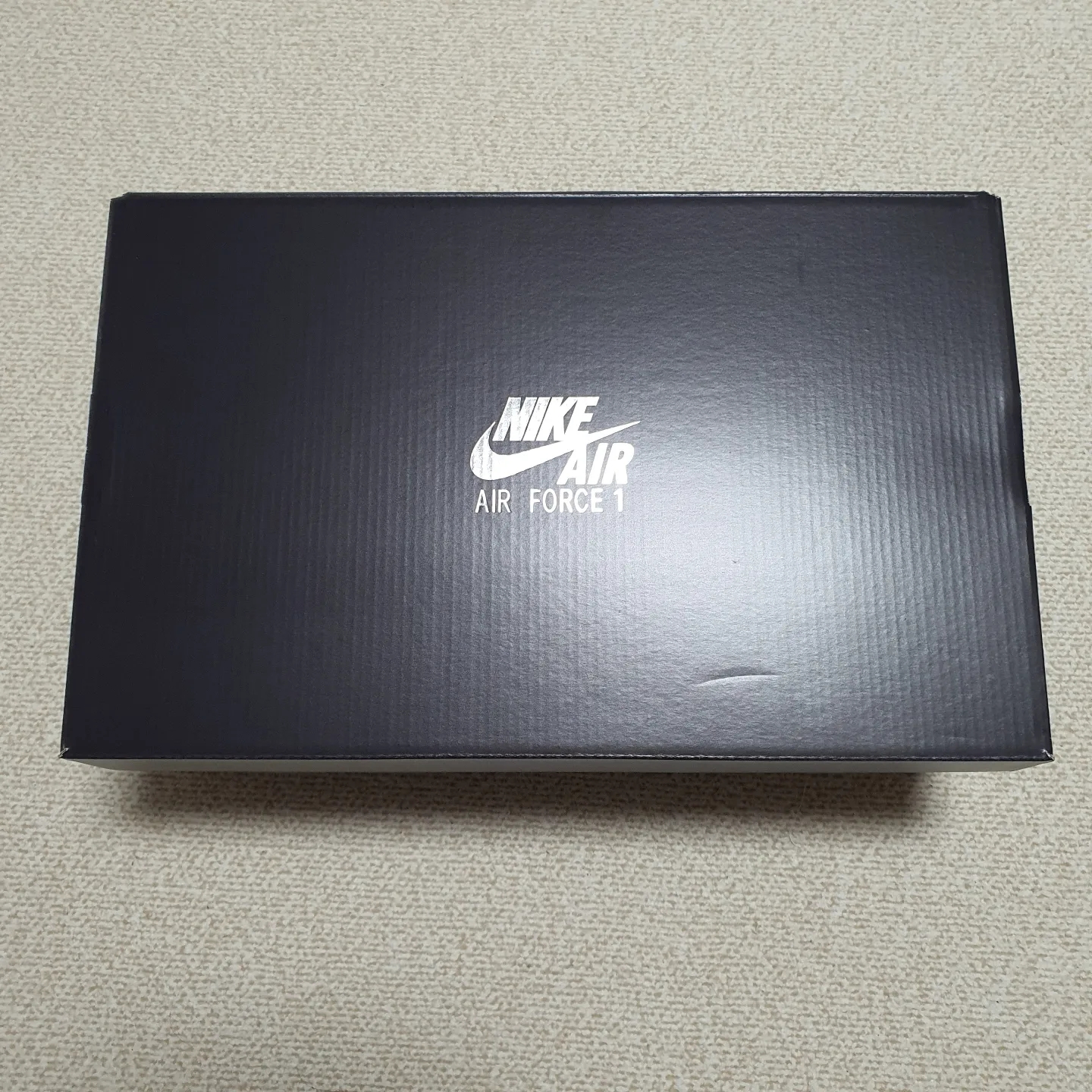 Nike Air Force 1 '07 LV8 Athletic Club Black Dark Sulfur 착용 스타일 - 1