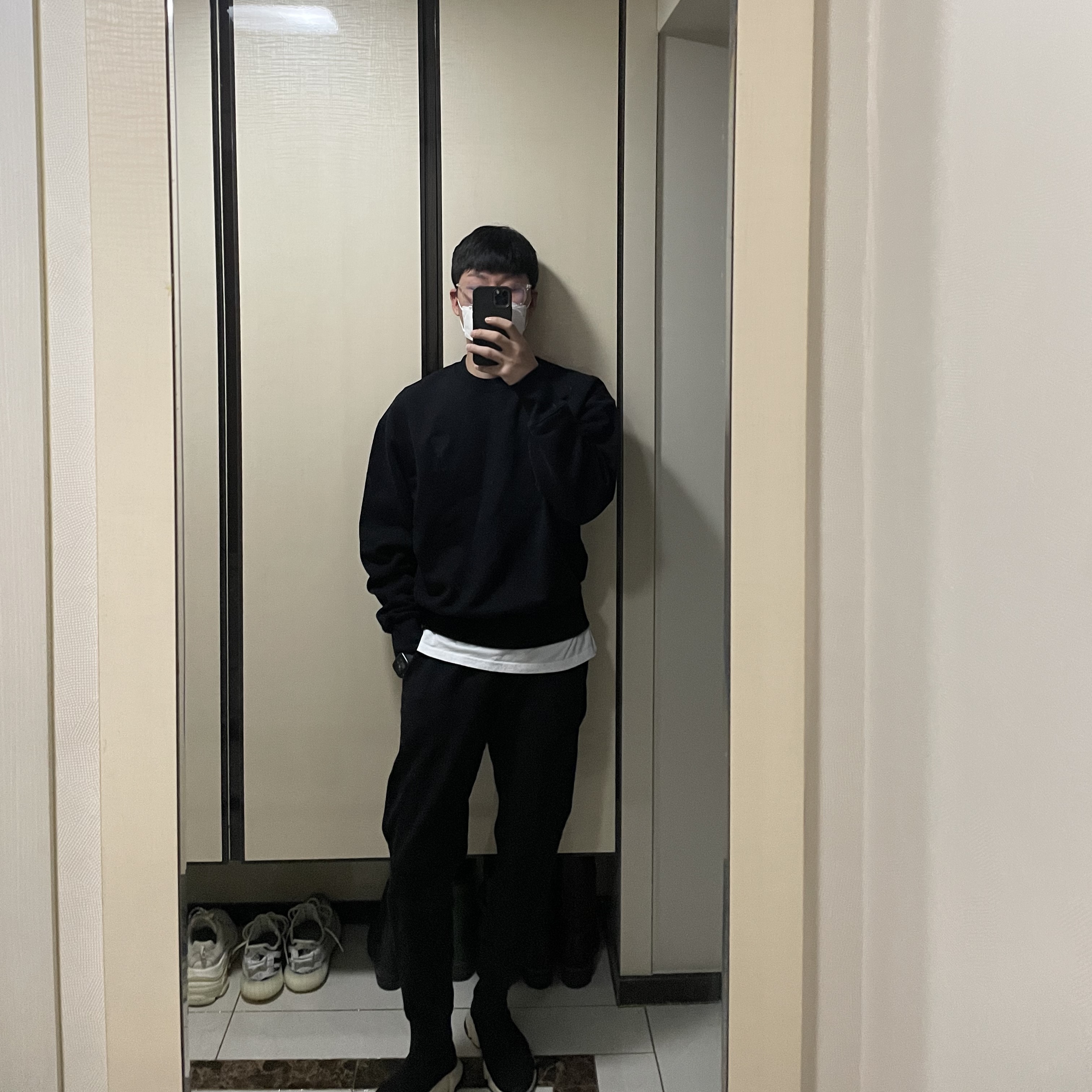 Balenciaga Speed Trainer Black White 2021/2022, Adidas Yeezy Boost 350 V2 Zebra 2017/2019/2020 착용 스타일