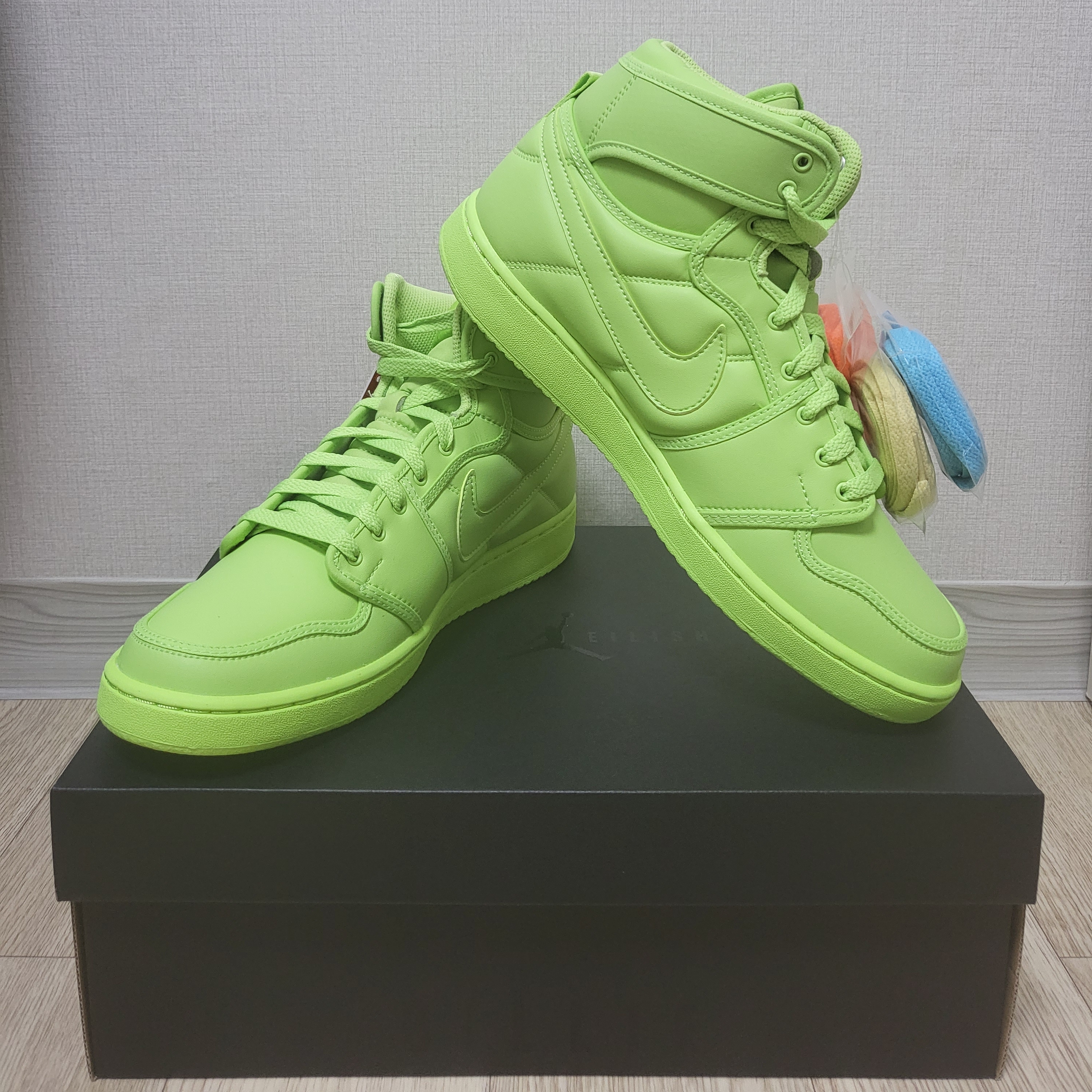 (W) Jordan 1 x Billie Eilish KO SP Lime Green 착용 스타일 - 2