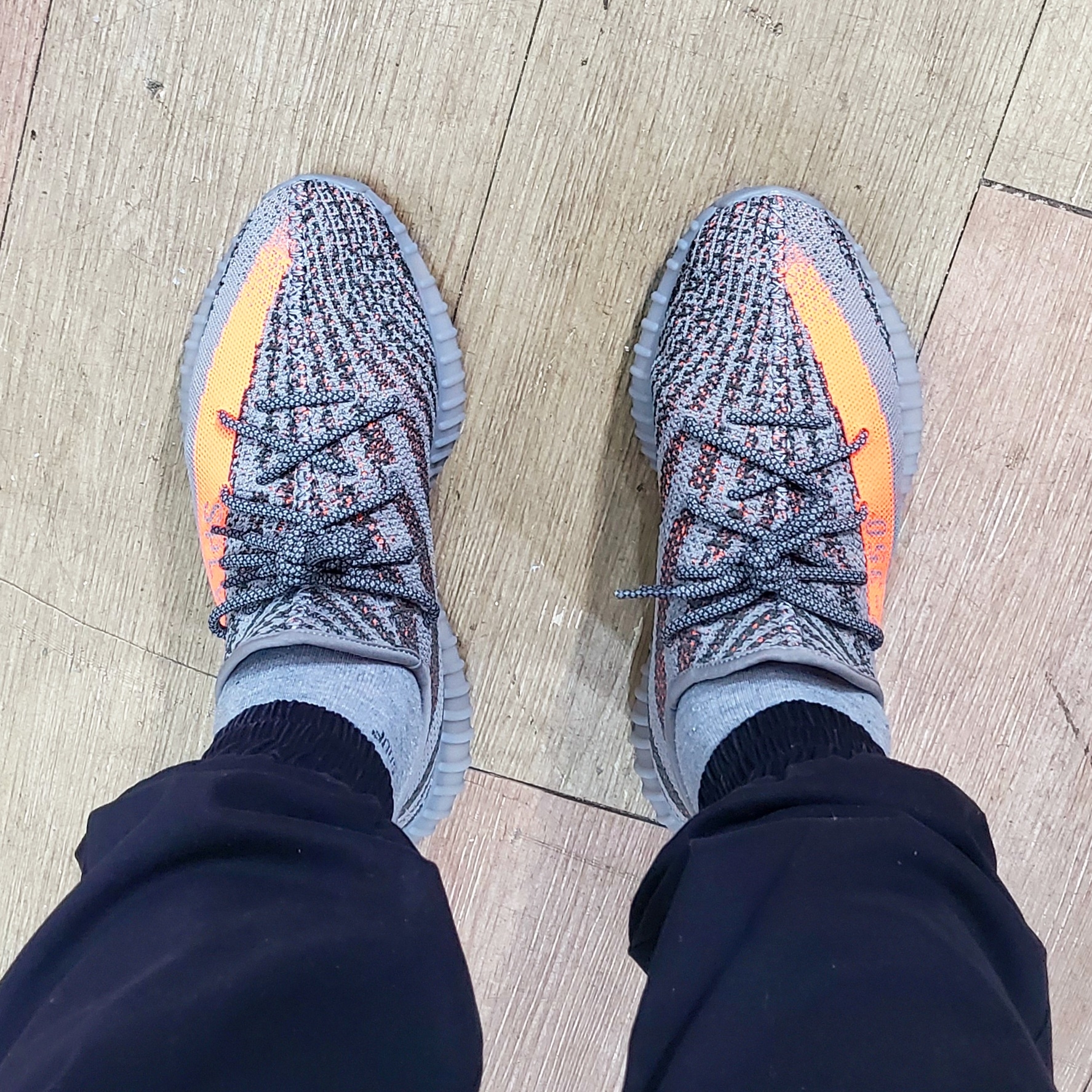 Adidas Yeezy Boost 350 V2 Beluga - Reflective 착용 스타일 - 2