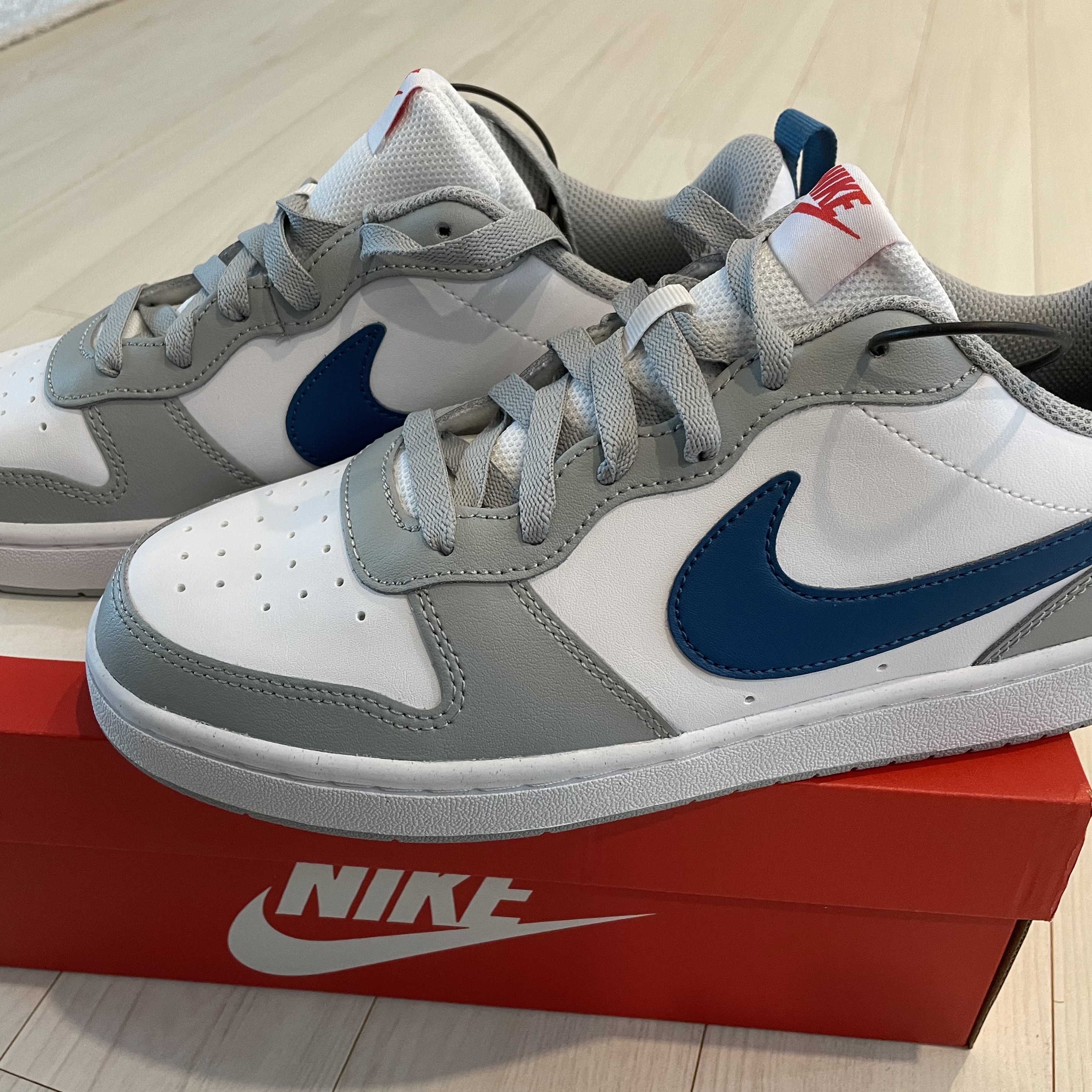 (GS) Nike Court Borough Low 2 Light Smoke Grey 착용 스타일 - 2