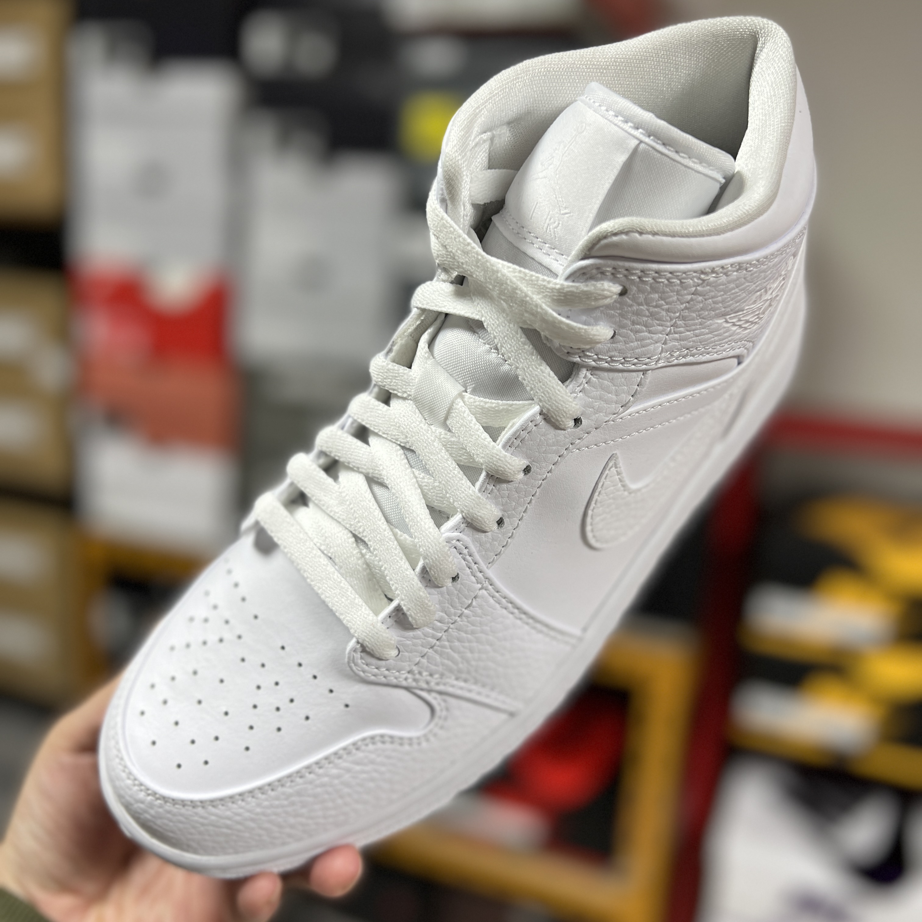Jordan 1 Mid Triple White 착용 스타일 - 1