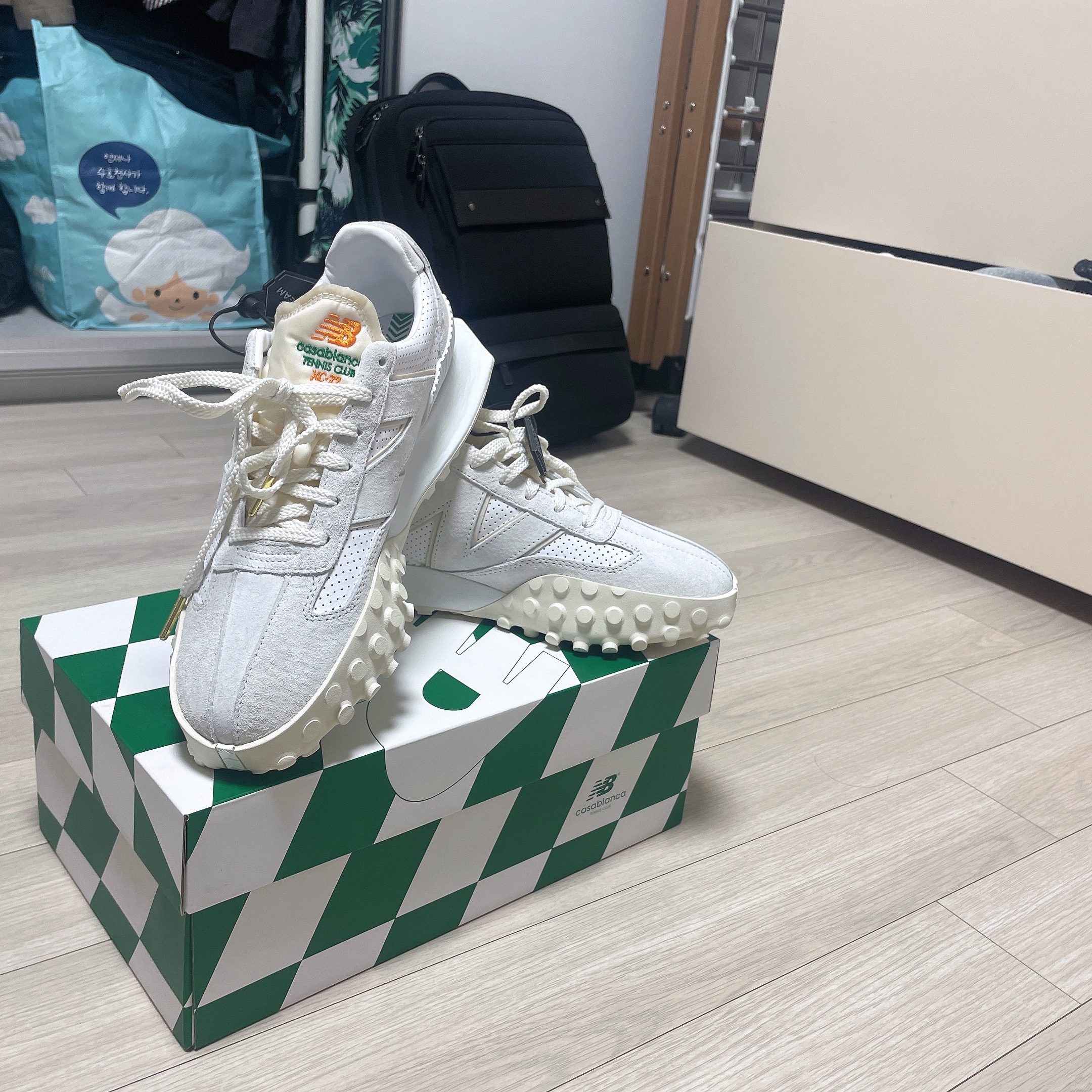 New Balance x Casablanca XC-72 Marshmallow Brilliant White 착용 스타일 - 5
