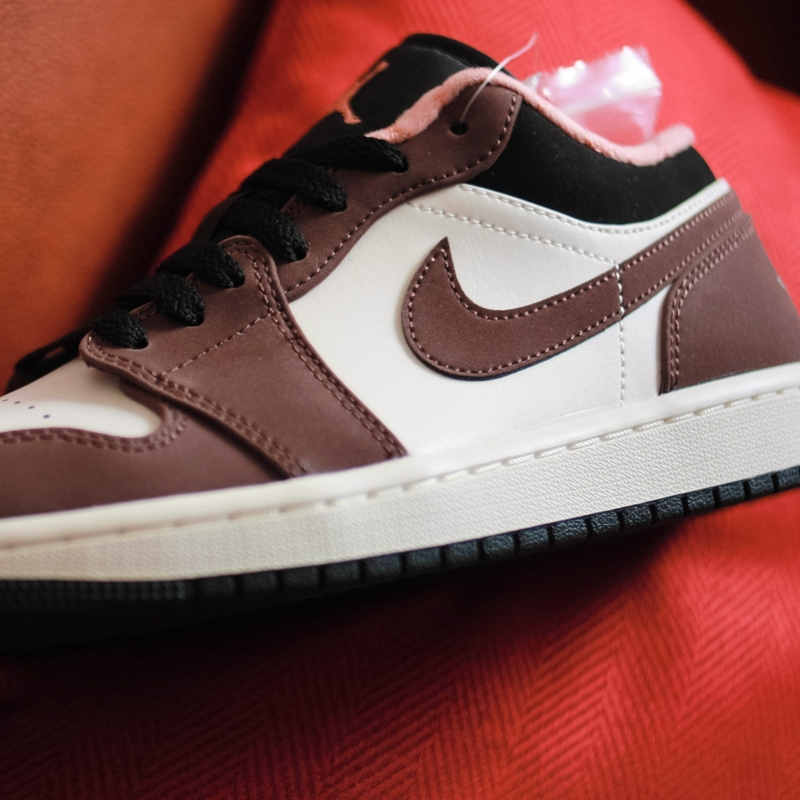 Jordan 1 Low SE Chocolate Bliss 착용 스타일 - 3