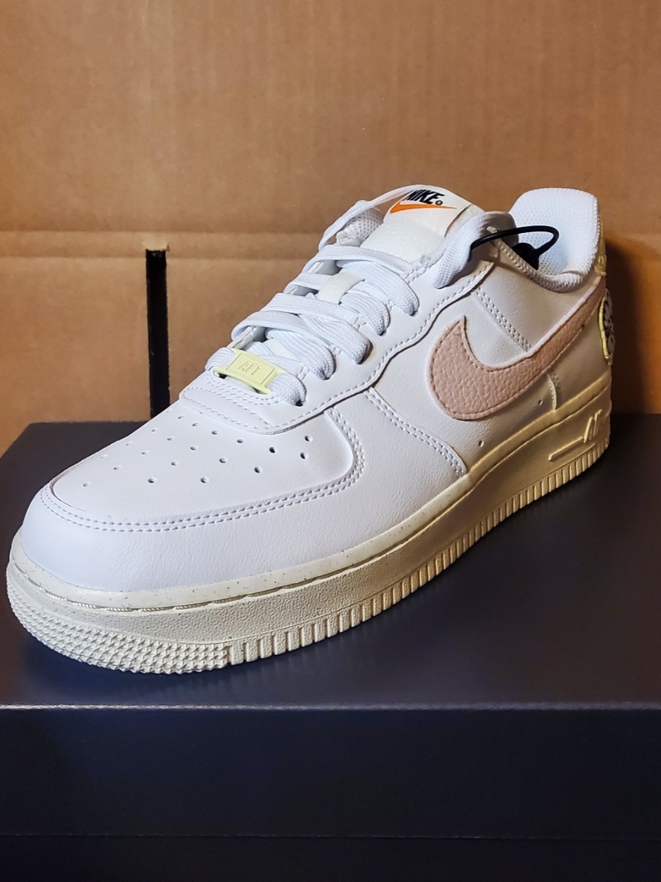 (W) Nike Air Force 1 '07 SE Next Nature White Pink Oxford 착용 스타일 - 1