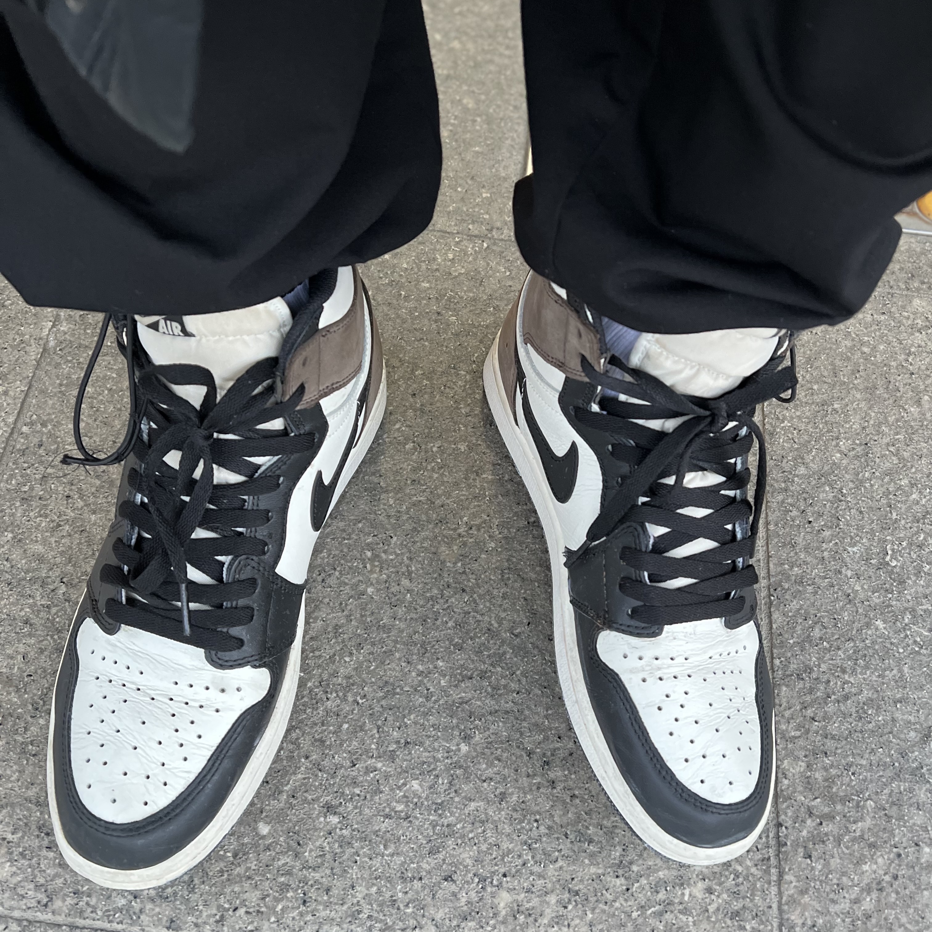 Jordan 1 Retro High OG Black Mocha 착용 스타일