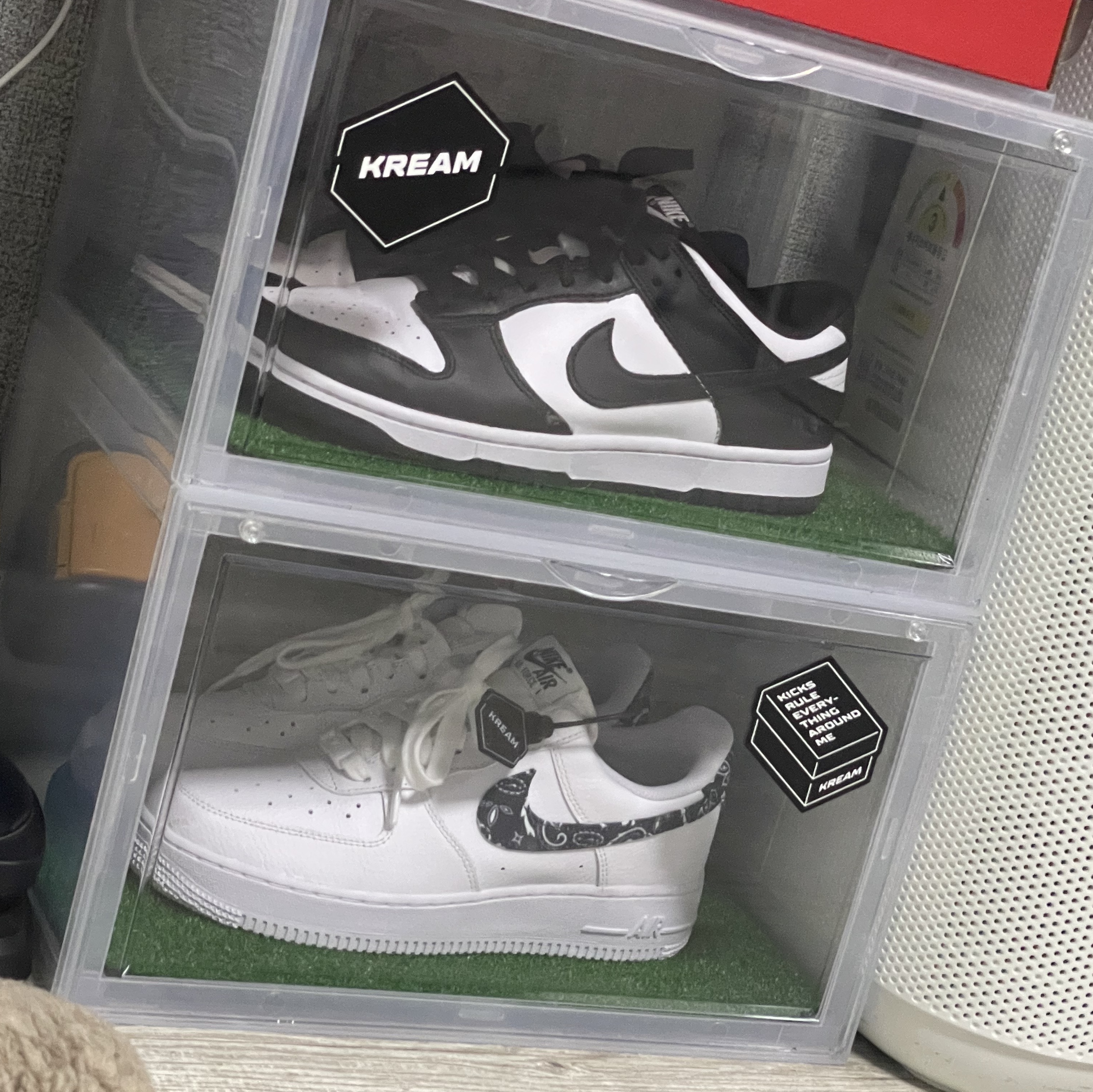 (W) Nike Air Force 1 '07 Essential Paisley Swoosh White Black 착용 스타일 - 4