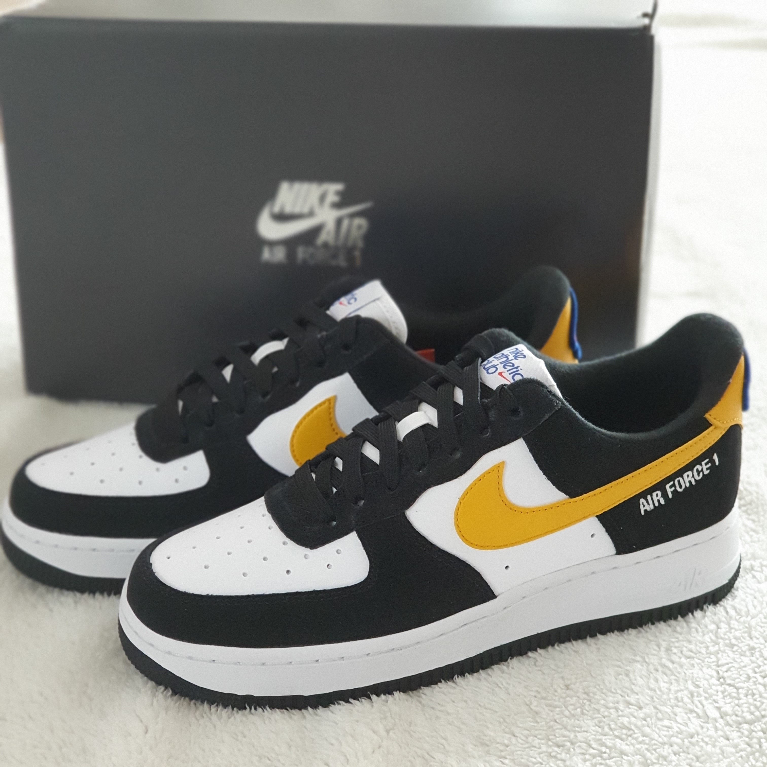 Nike Air Force 1 '07 LV8 Athletic Club Black Dark Sulfur 착용 스타일 - 1