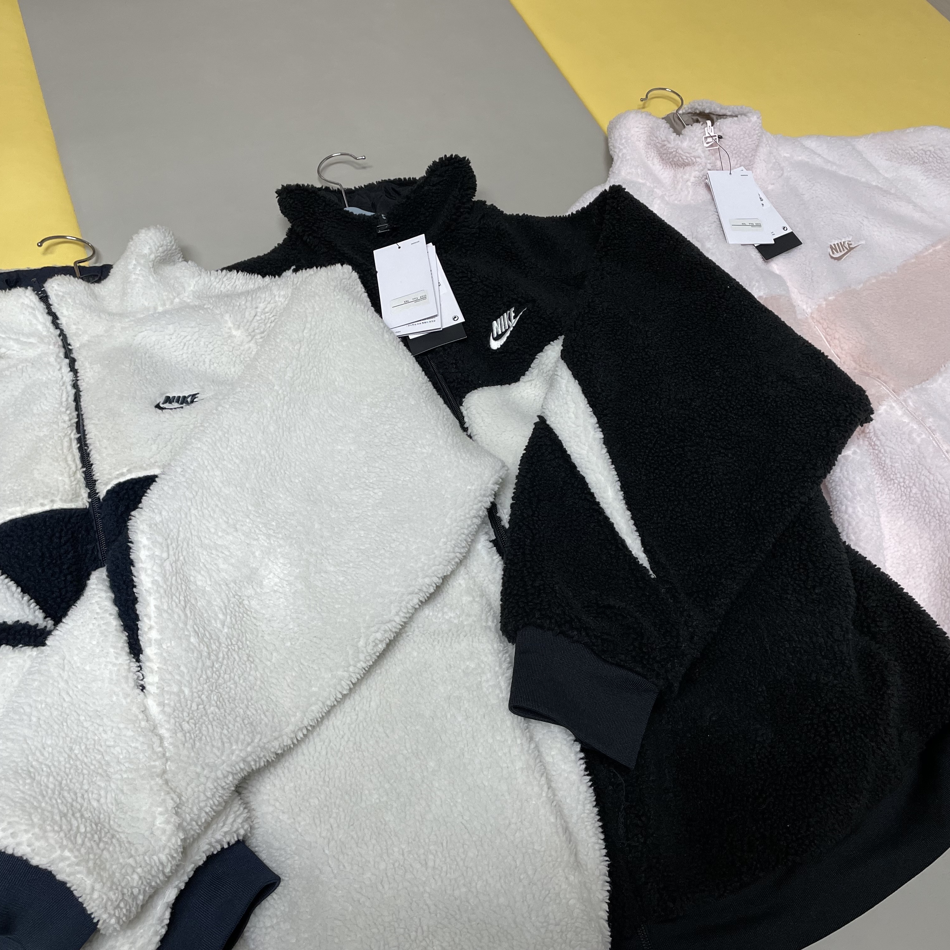 Nike Big Swoosh Full Zip Jacket White Navy, Nike Big Swoosh Full Zip Jacket Black Sail 착용 스타일