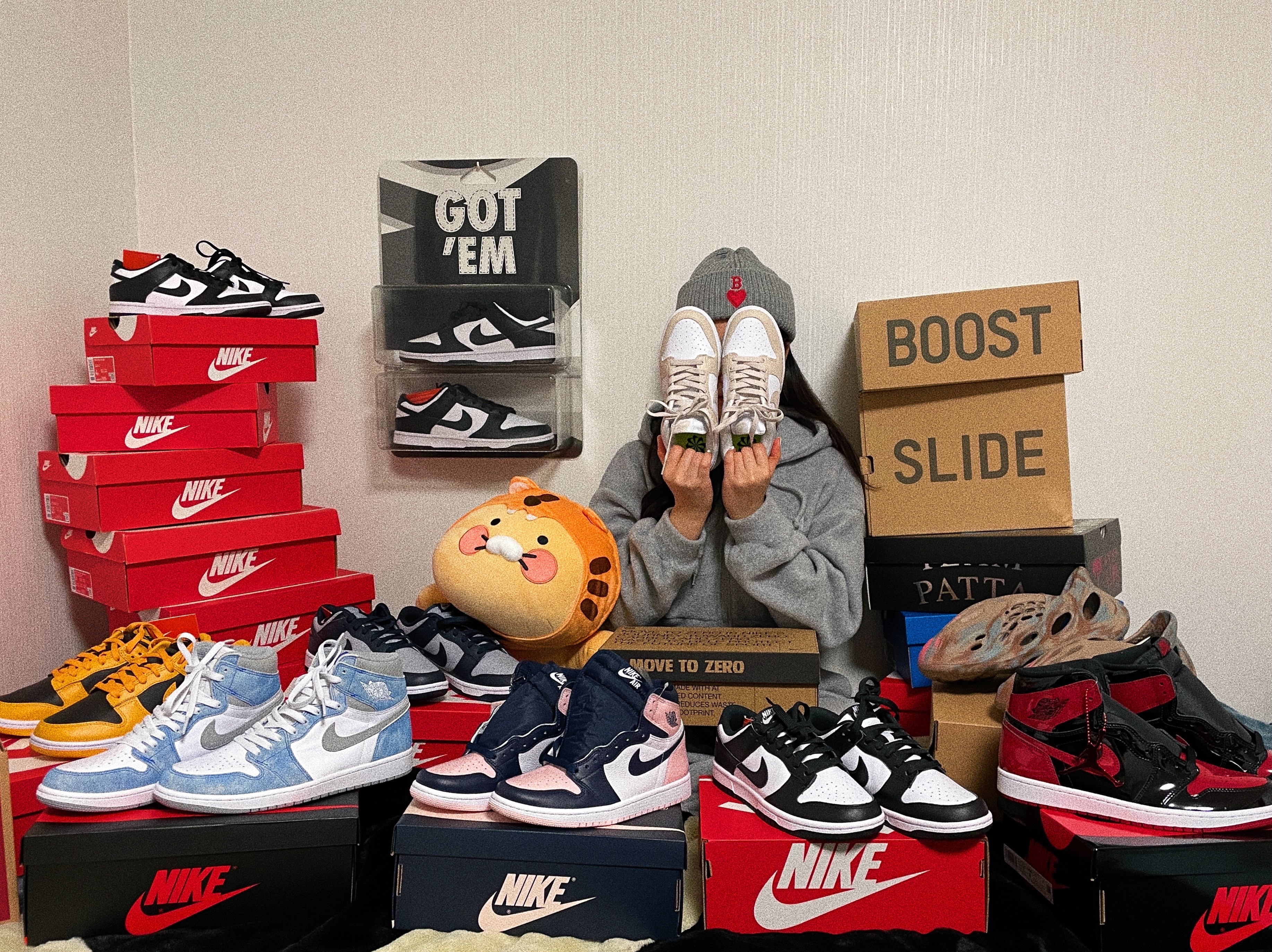 (W) Nike Dunk Low Black, (W) Jordan 1 Retro High OG Atmosphere 착용 스타일