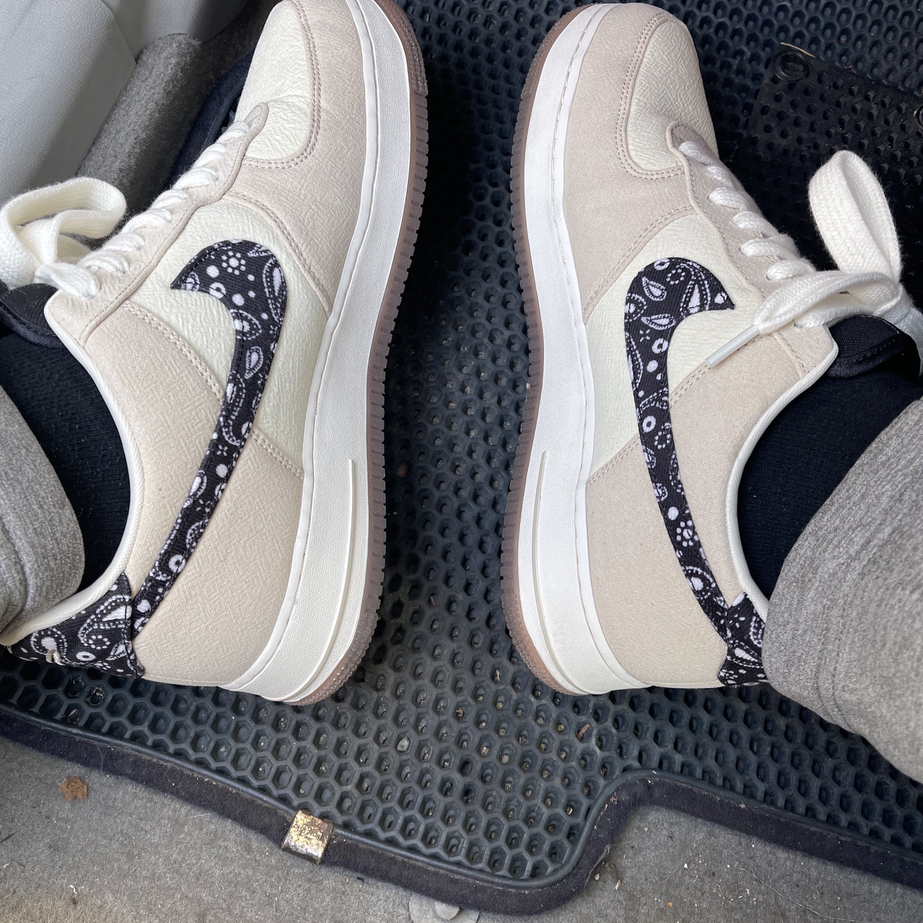 Nike Air Force 1 '07 LV8 Paisley Swoosh, Supreme x Nike Reversible Puffy Jacket Pale Yellow - 21SS 착용 스타일 - 3
