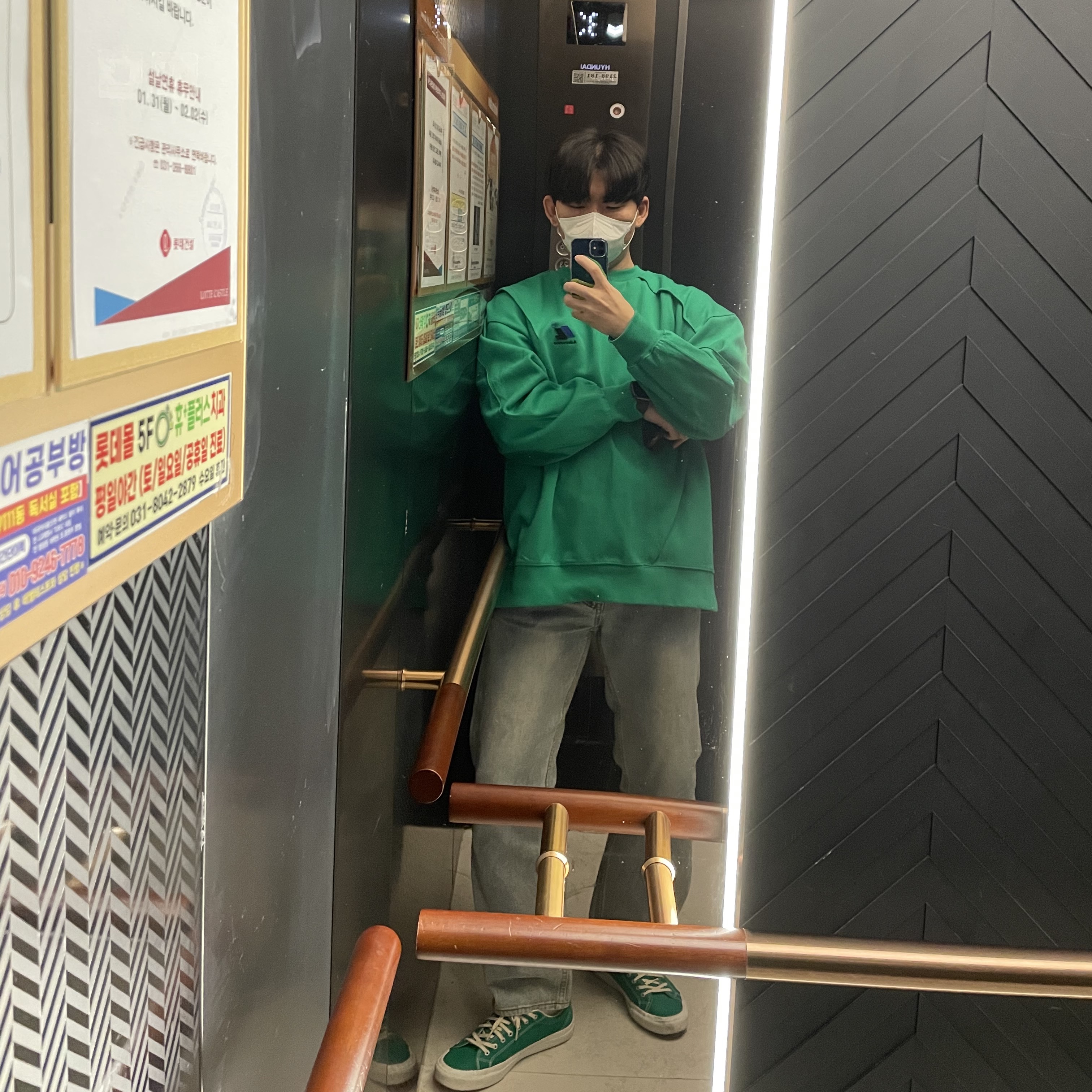 Zara x Ader Error Oversize Sweatshirt Green 착용 스타일