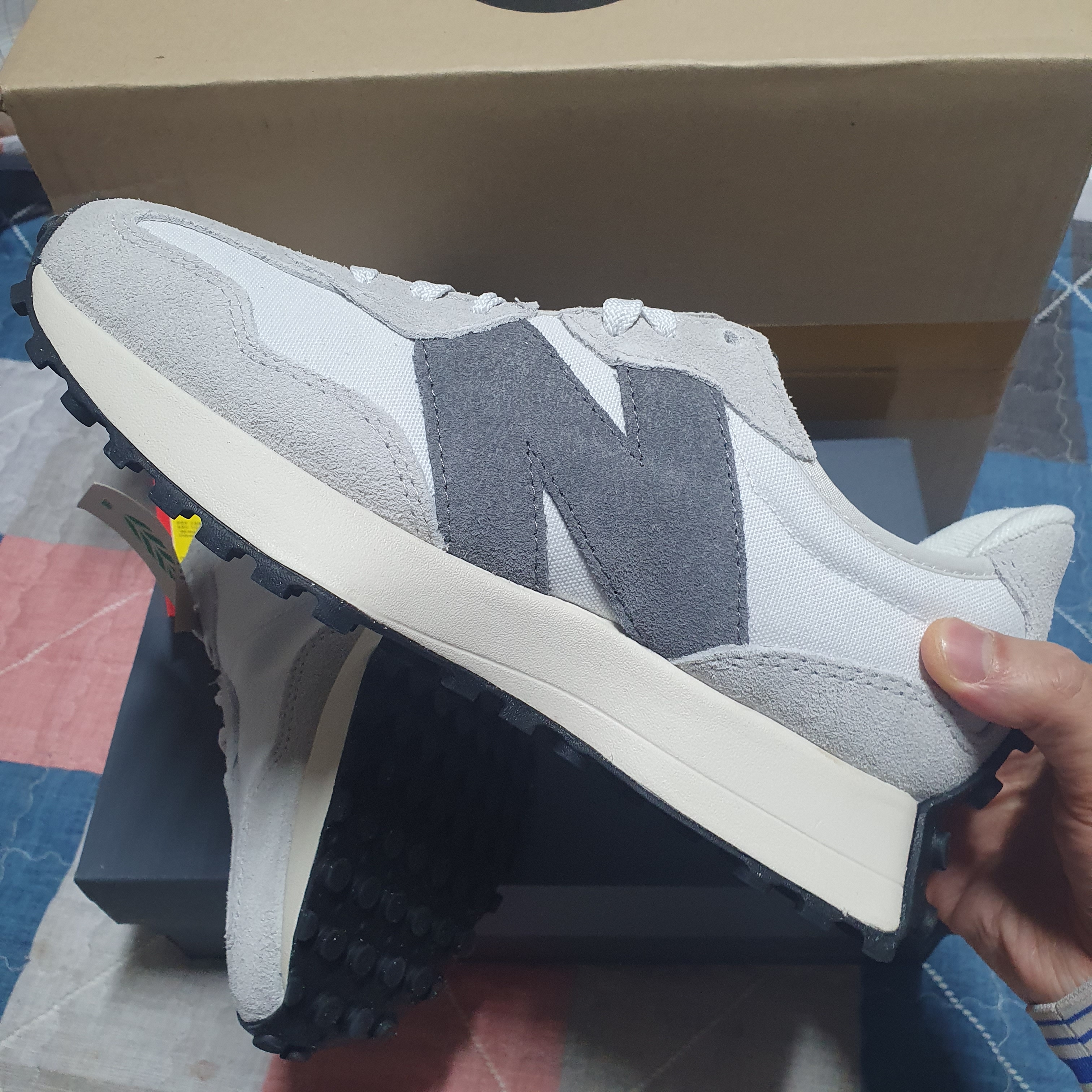 New Balance 327 Nimbus Cloud Rain Cloud 착용 스타일 - 4