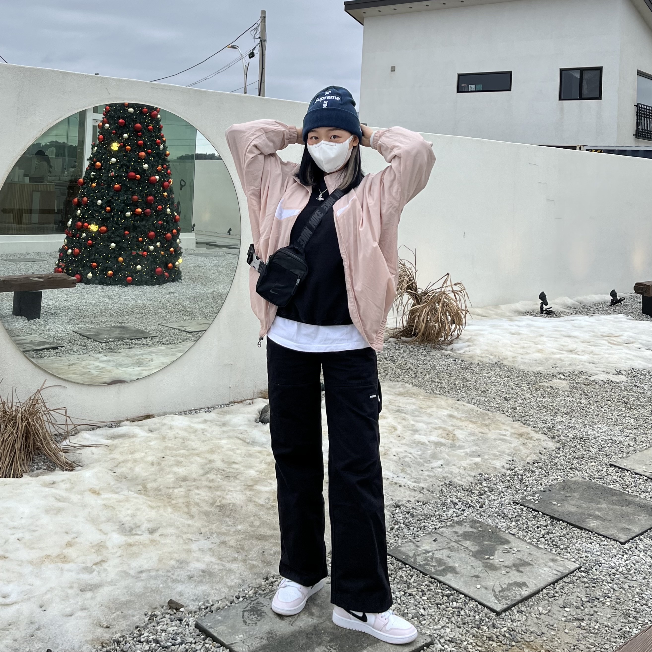 Supreme New Era Cross Box Logo Beanie Navy - 20FW, (W) Jordan 1 Mid Barely Rose 착용 스타일 - 1