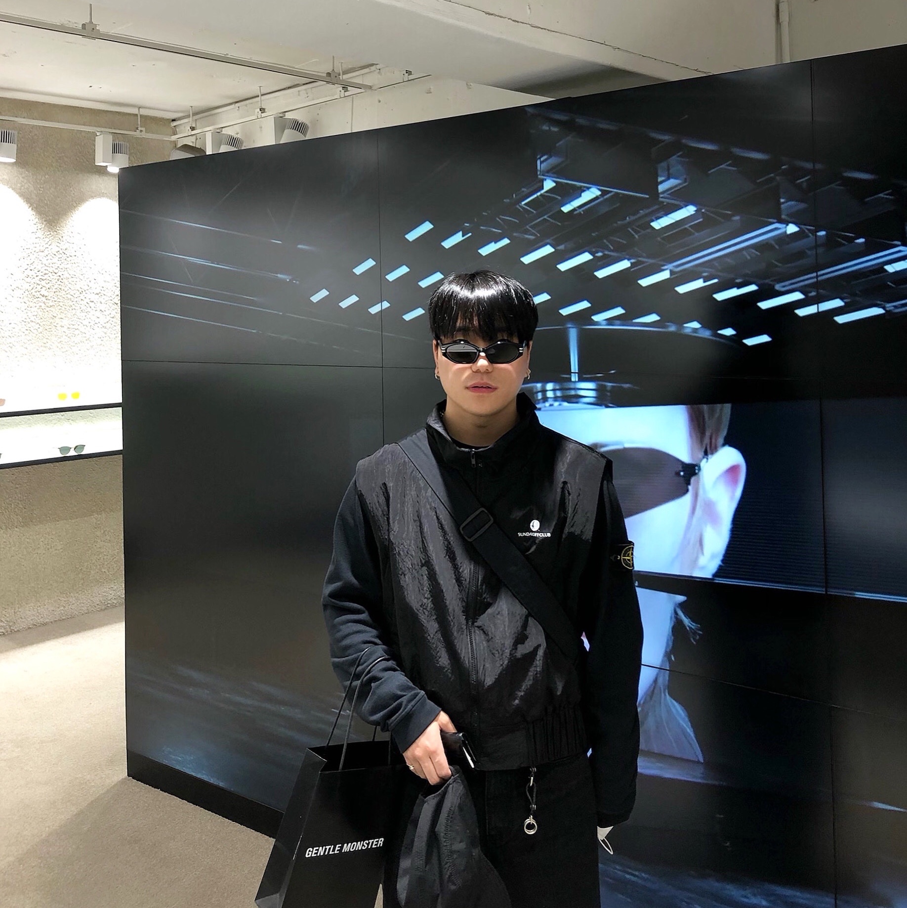 Stone Island 63051 Crewneck Sweatshirt Black - 21SS 착용 스타일