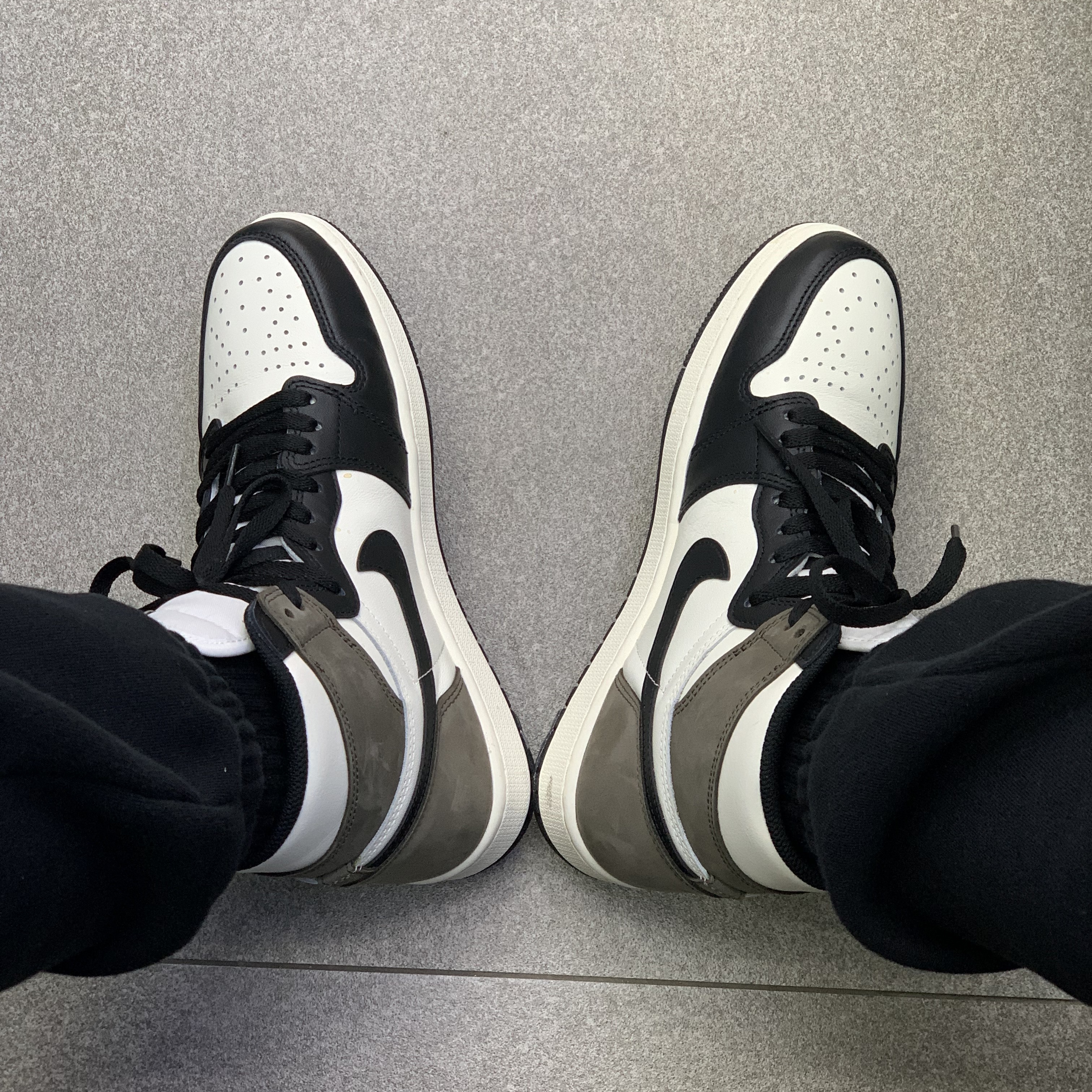 Jordan 1 Retro High OG Black Mocha 착용 스타일 - 1