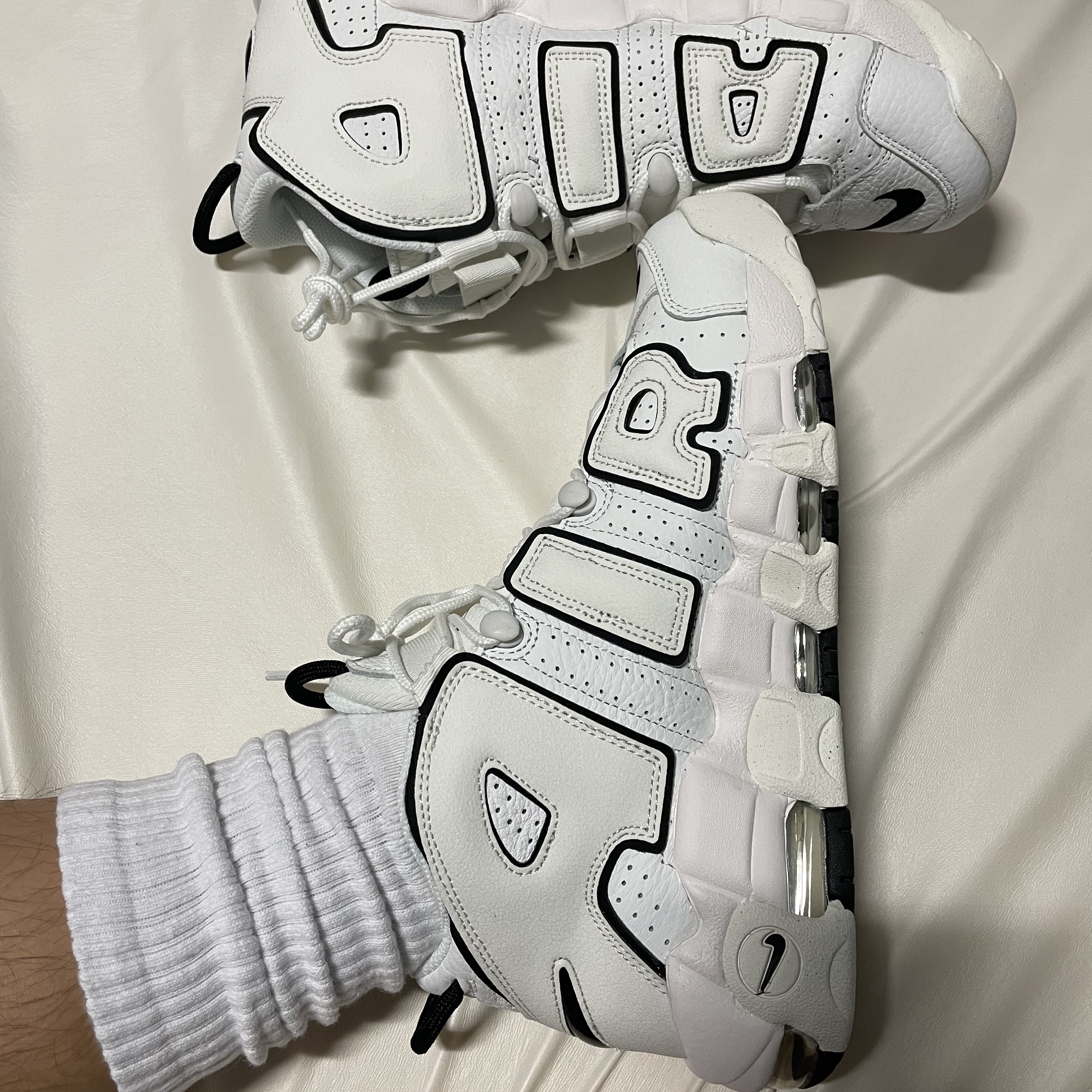 (W) Nike Air More Uptempo Summit White 착용 스타일 - 3