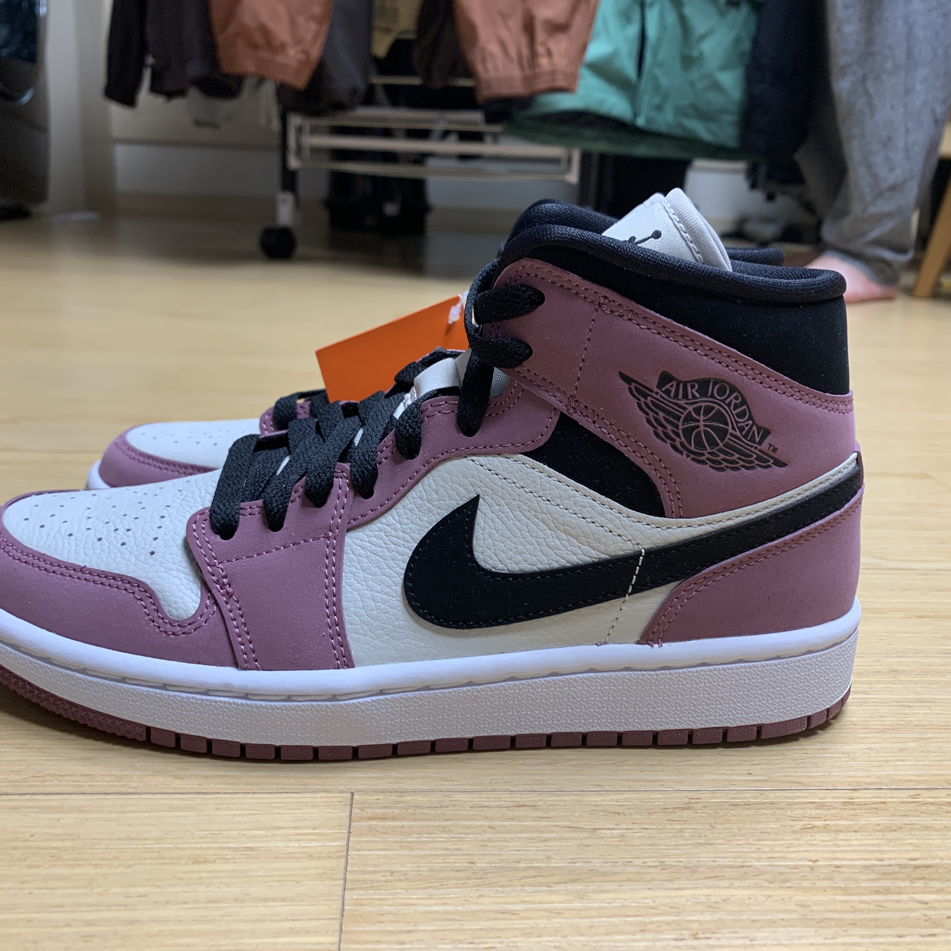 (W) Jordan 1 Mid SE Light Mulberry 착용 스타일 - 1