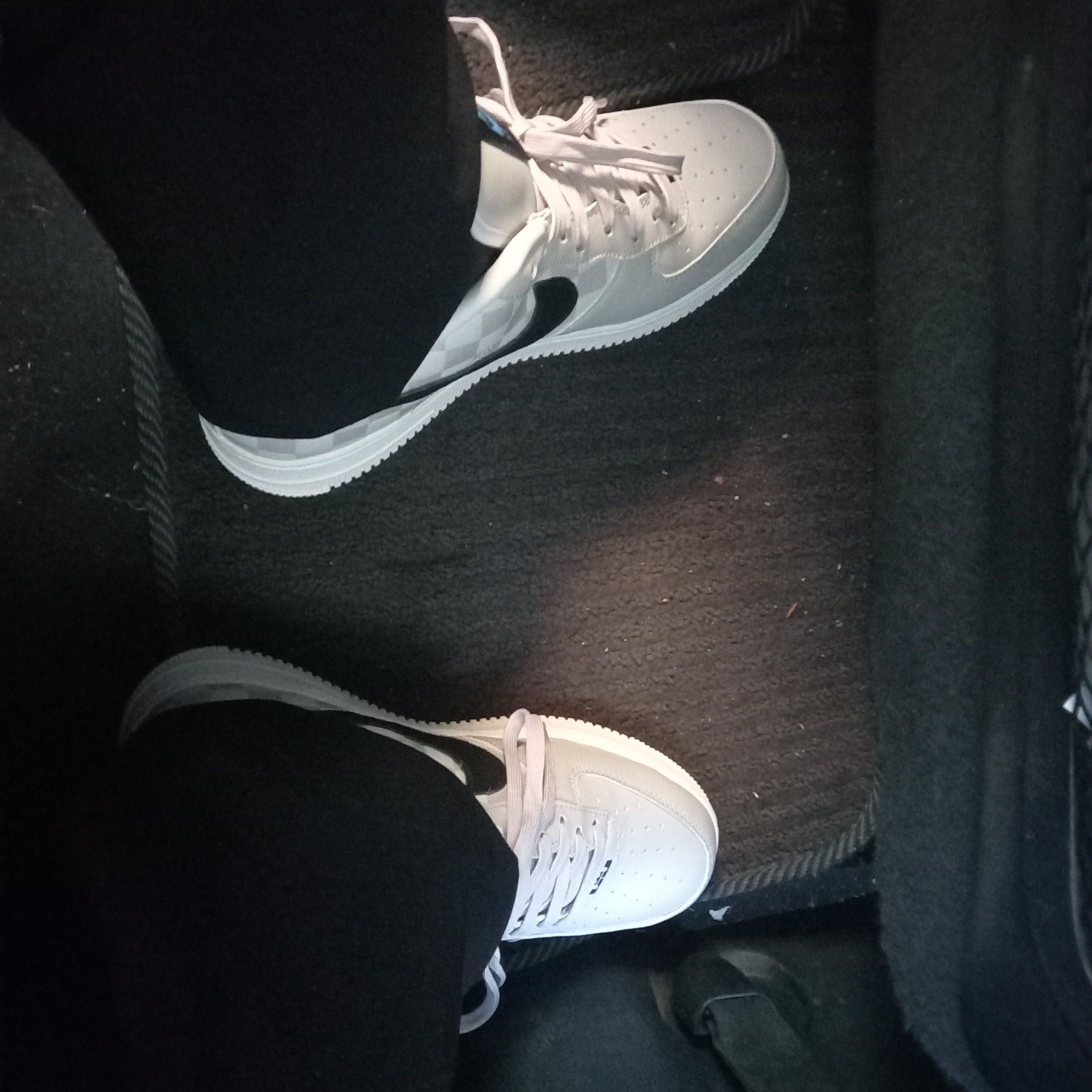 Nike Air Force 1 '07 QS LBJ 착용 스타일 - 3