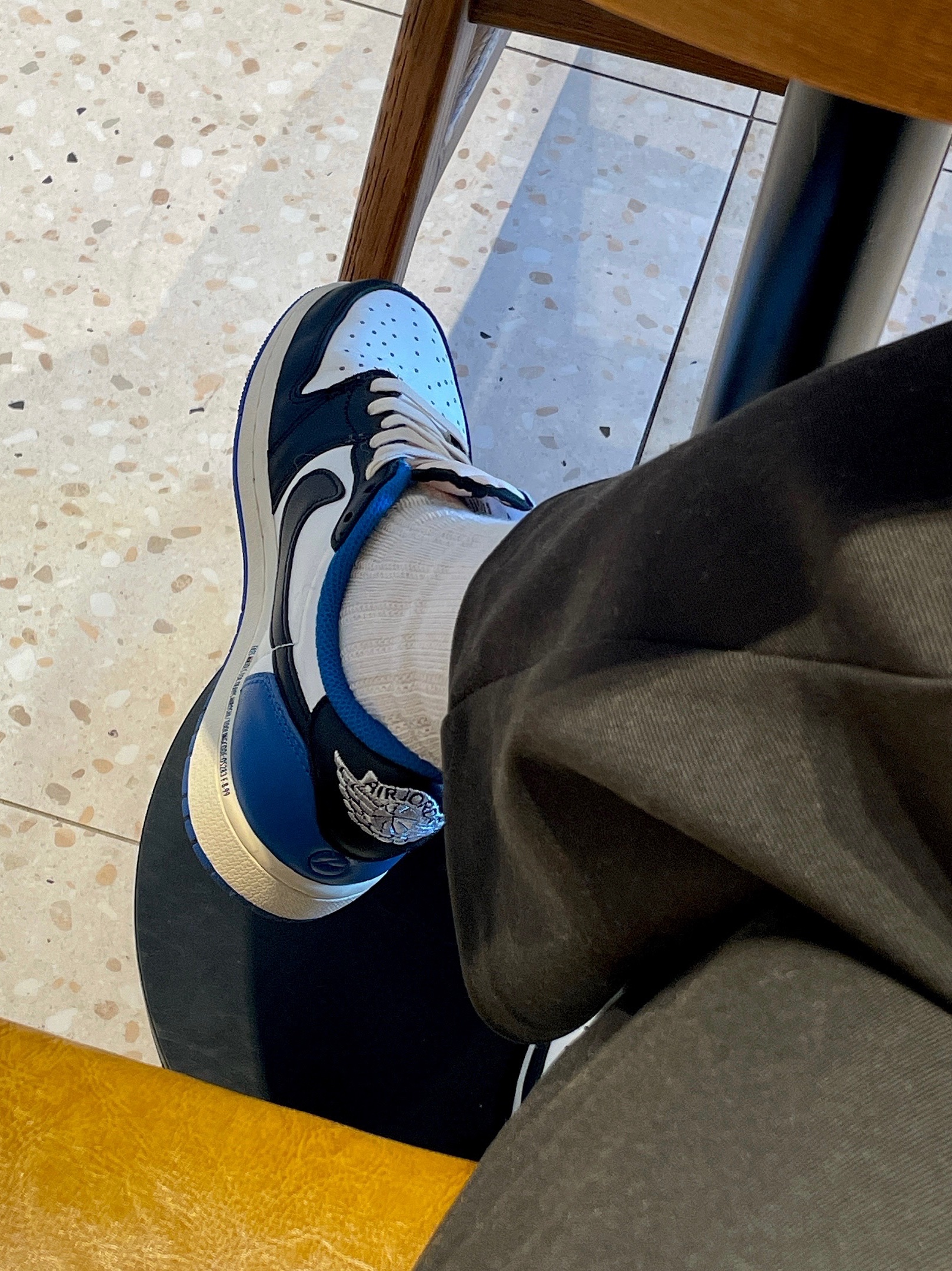 Jordan 1 x Travis Scott x Fragment Retro Low OG SP Military Blue 착용 스타일 - 3