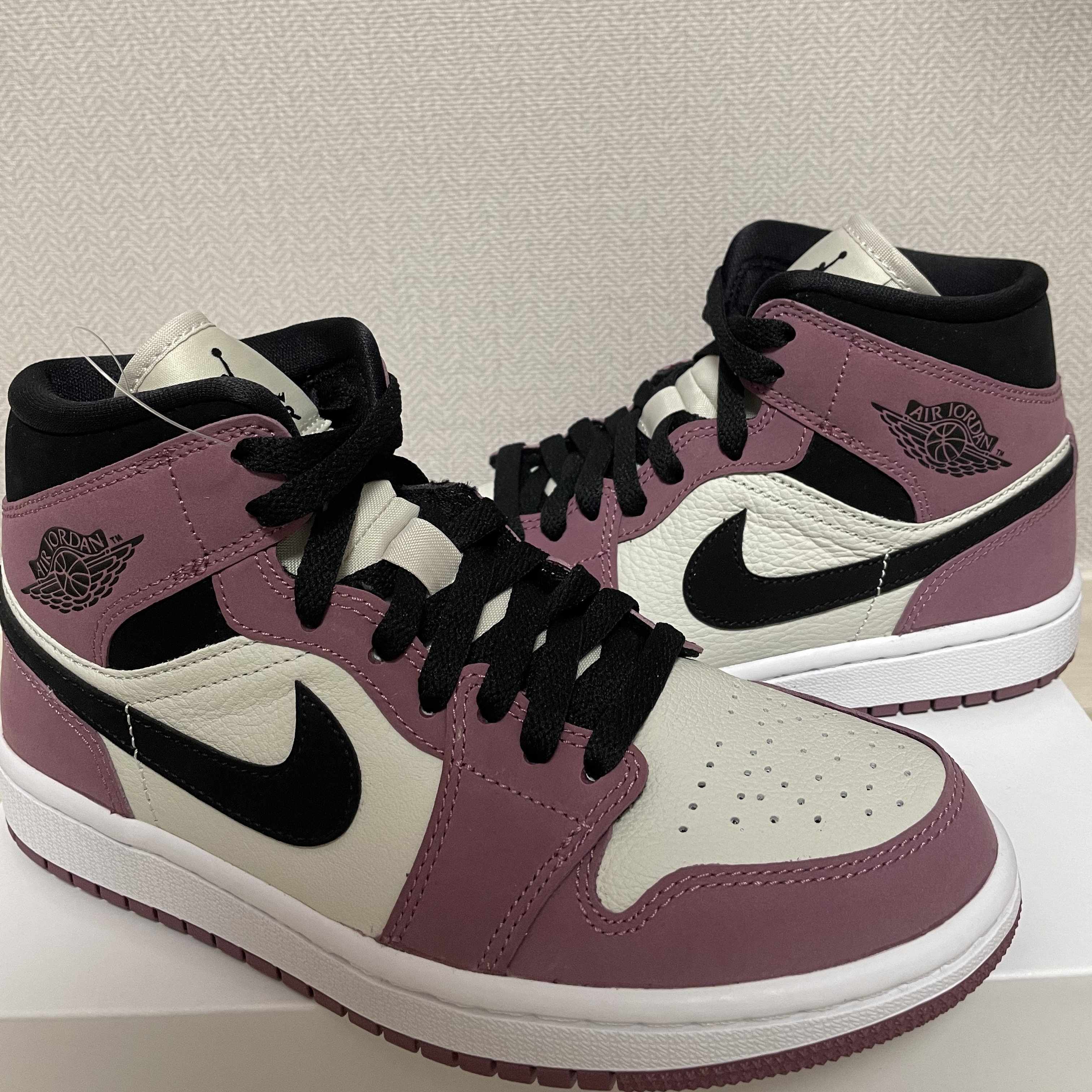 (W) Jordan 1 Mid SE Light Mulberry 착용 스타일 - 2