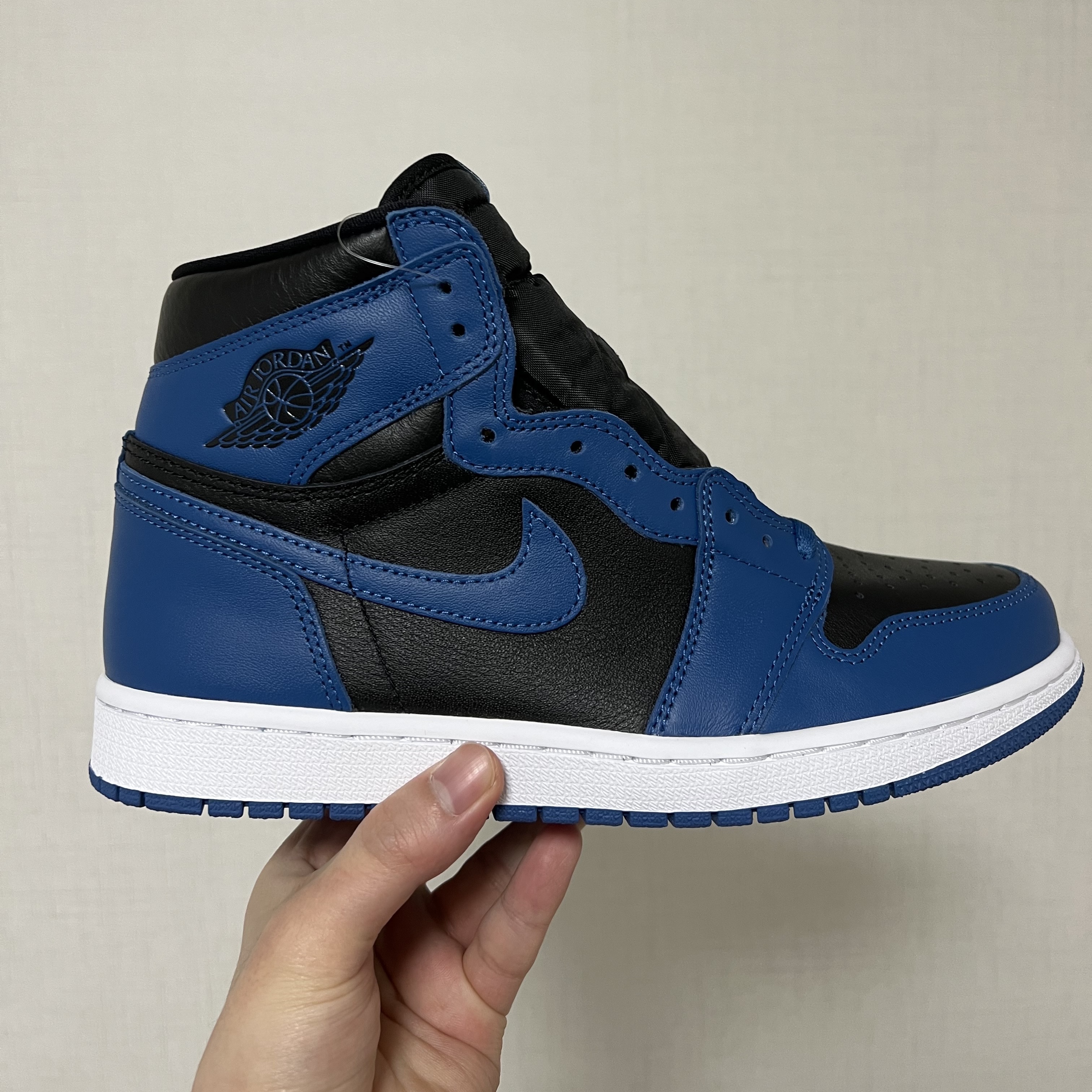Jordan 1 Retro High OG Dark Marina Blue 착용 스타일 - 2