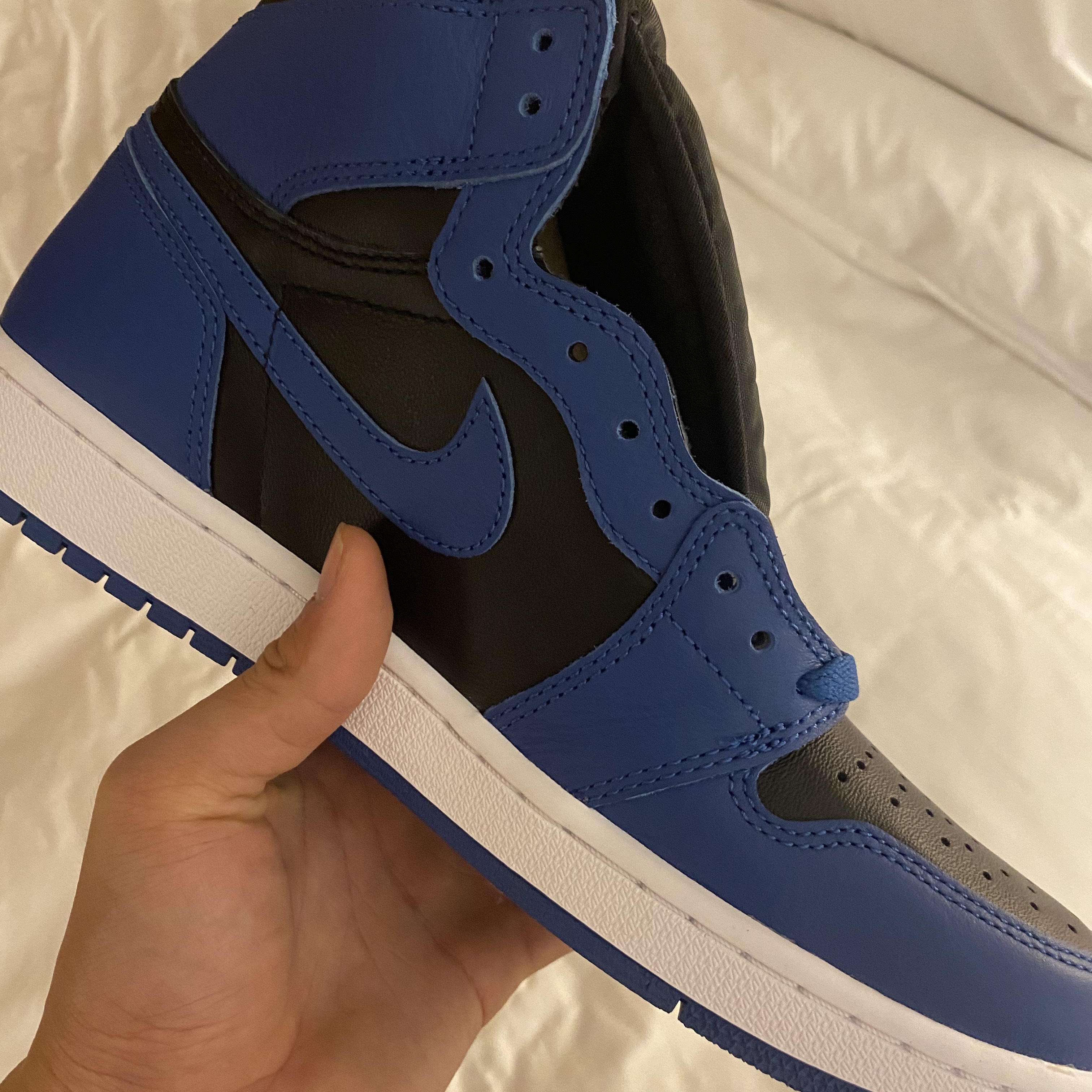 Jordan 1 Retro High OG Dark Marina Blue 착용 스타일 - 2