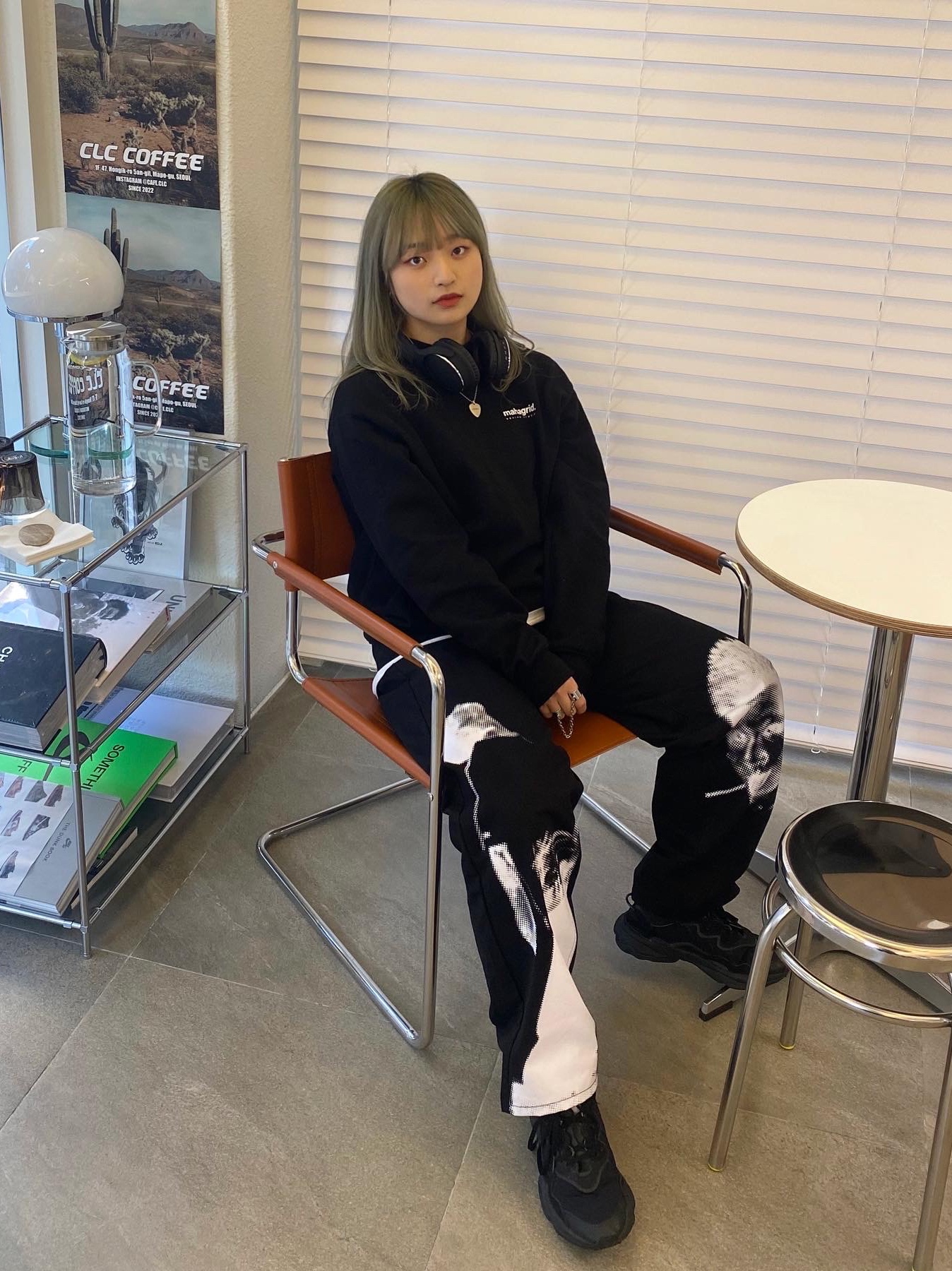 Adidas Ozweego Core Black 착용 스타일