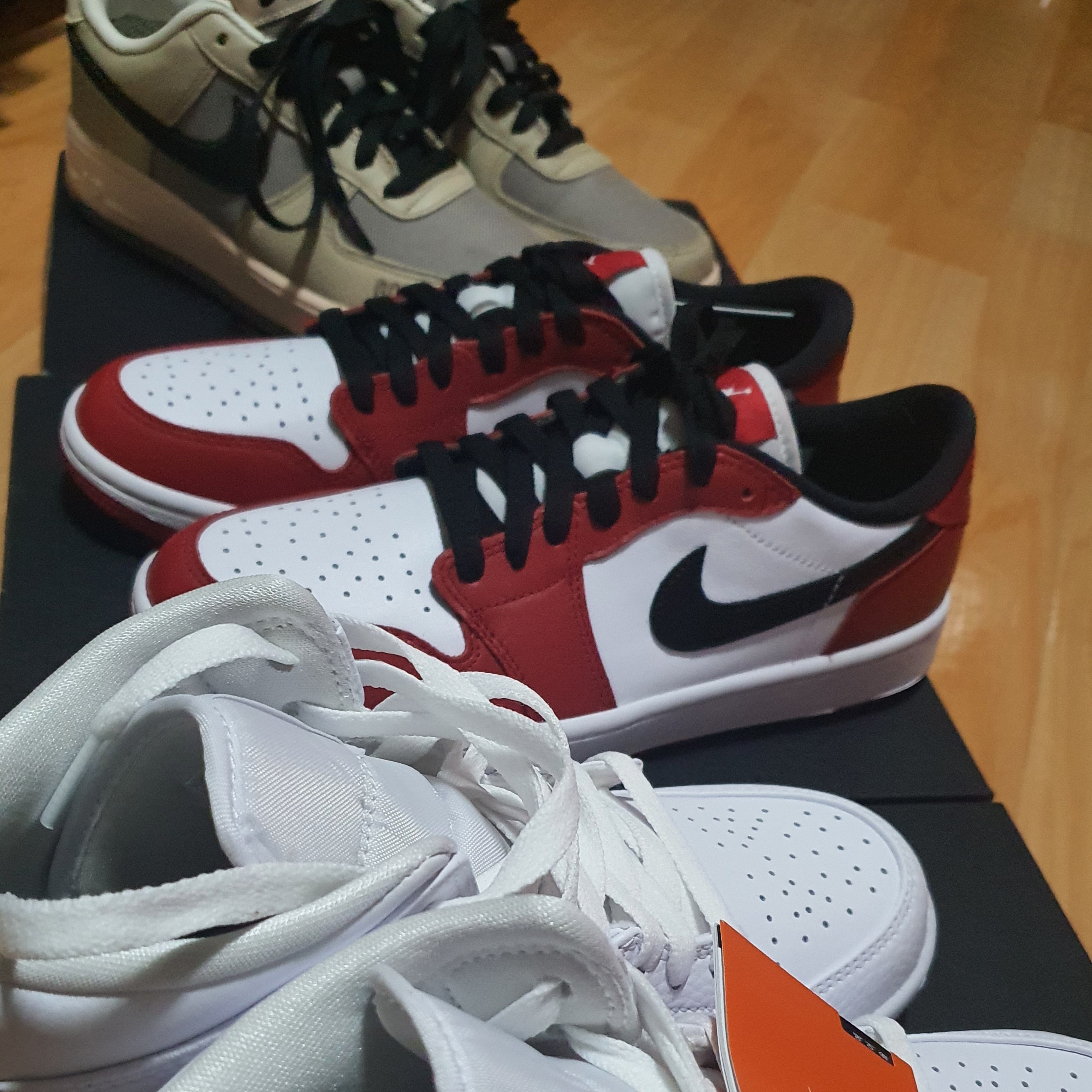 Nike Air Force 1 Low Gore-Tex Olive, Jordan 1 Mid Triple White 착용 스타일