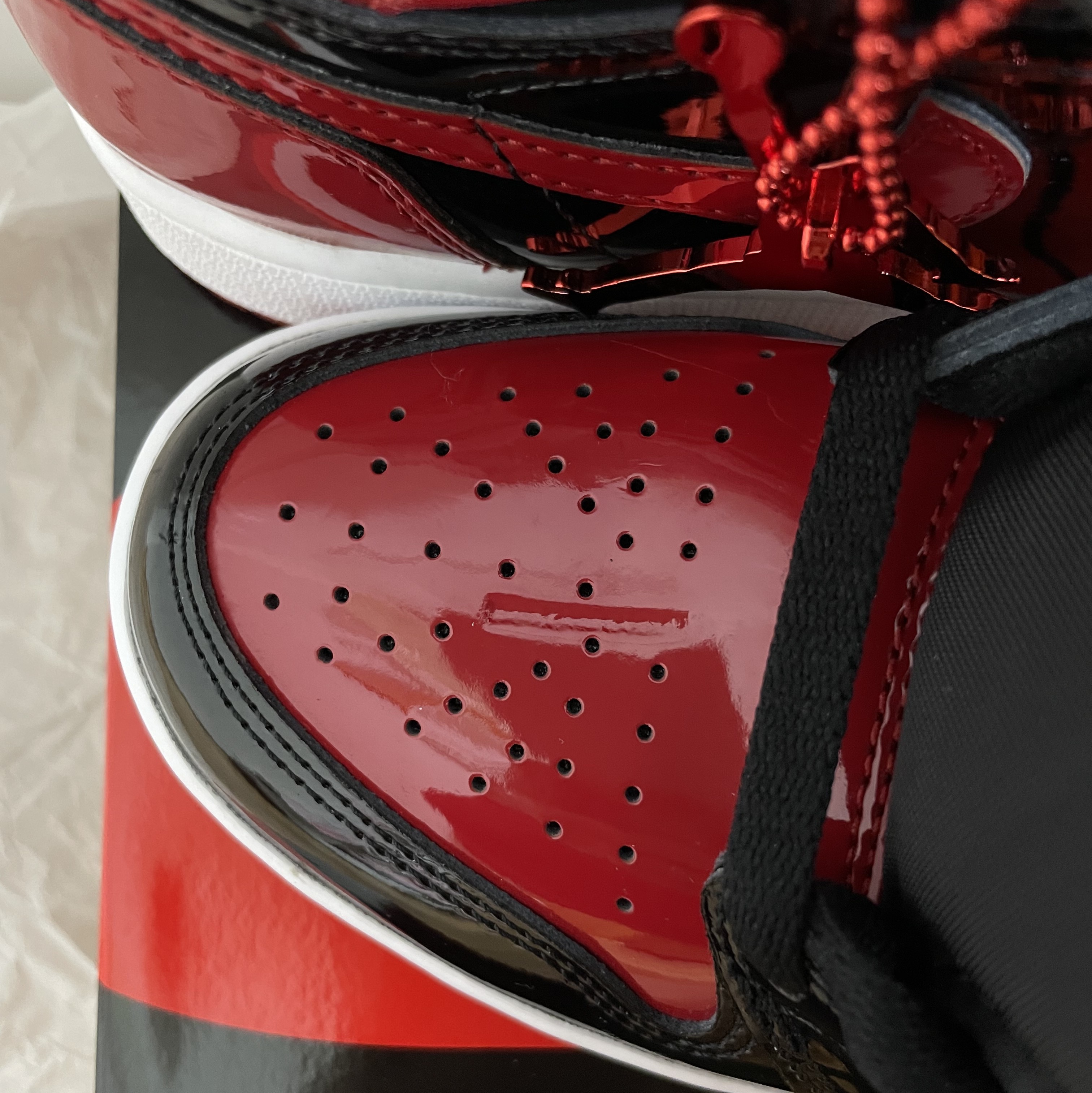 Jordan 1 Retro High OG Patent Bred, (GS) Jordan 1 Retro High OG Patent Bred 착용 스타일 - 1