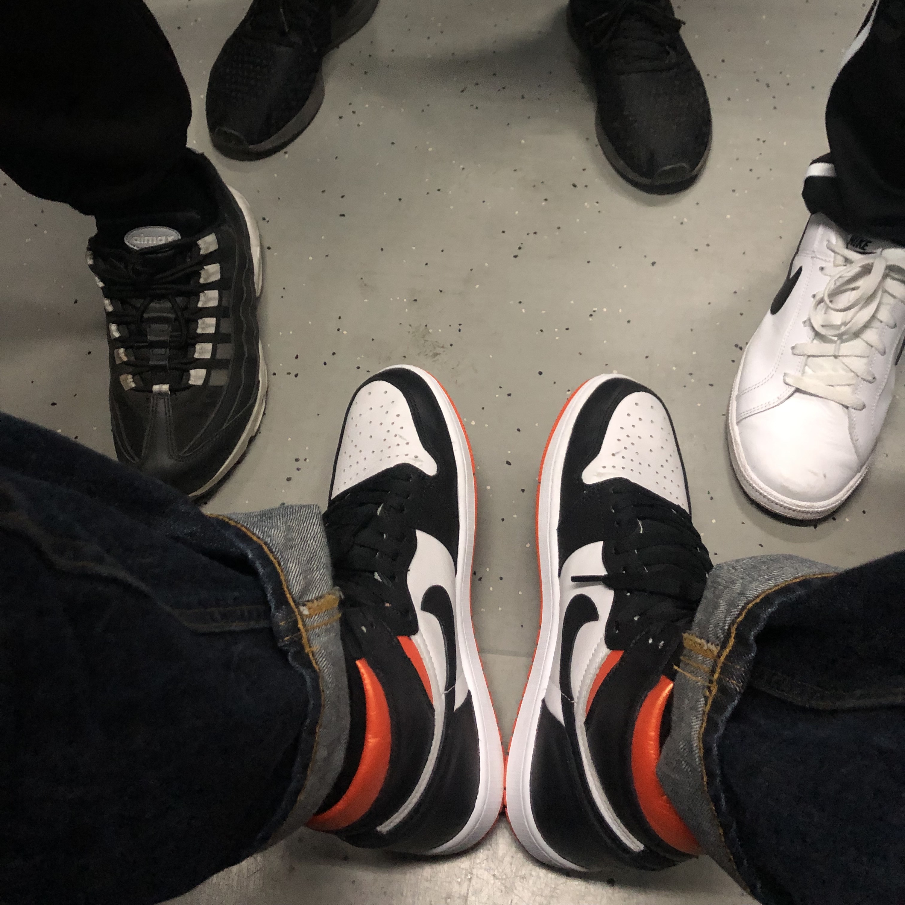 Jordan 1 Retro High OG Electro Orange 착용 스타일 - 1
