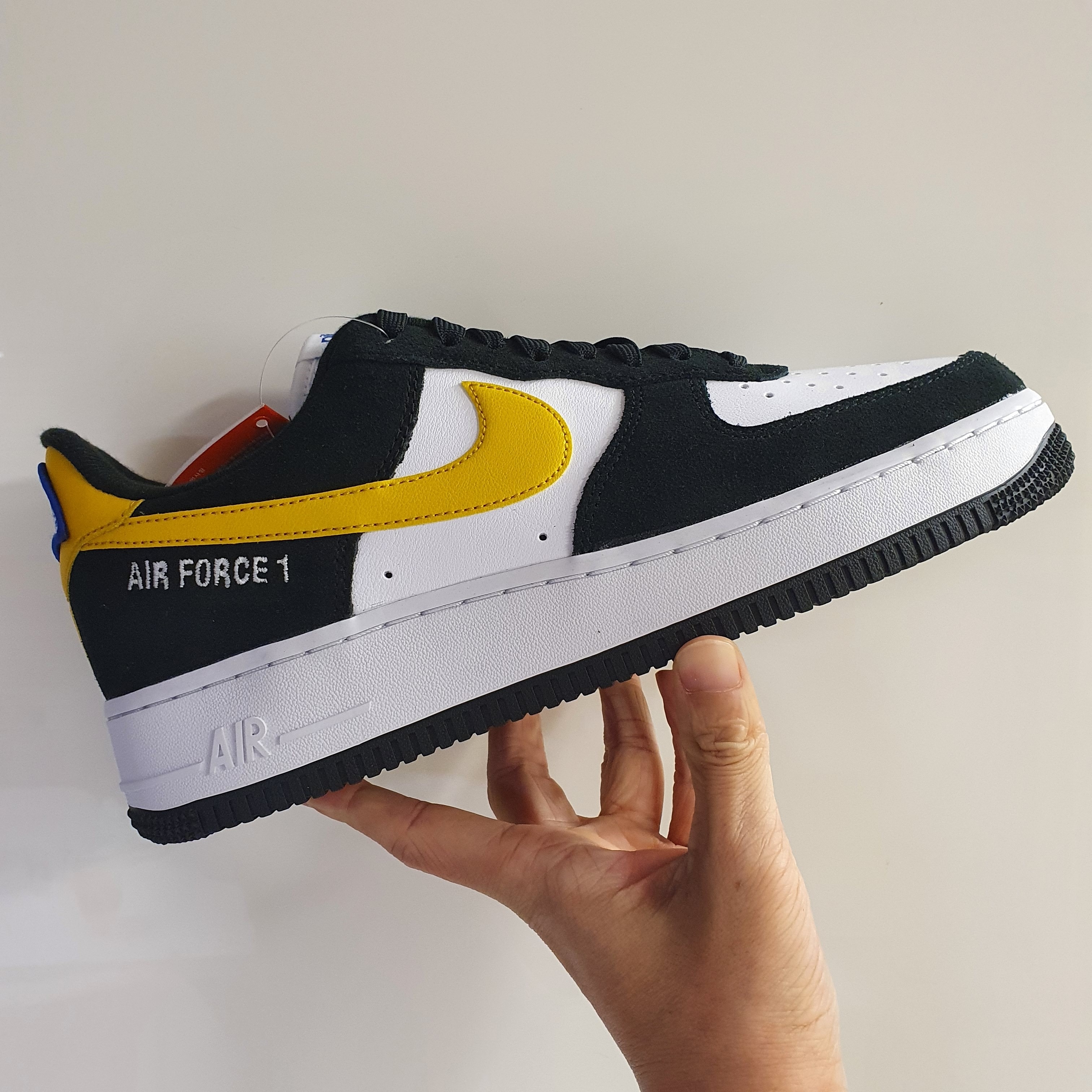Nike Air Force 1 '07 LV8 Athletic Club Black Dark Sulfur, Nike Air Force 1 '07 LV8 Athletic Club Rush Orange Washed Teal 착용 스타일 - 1