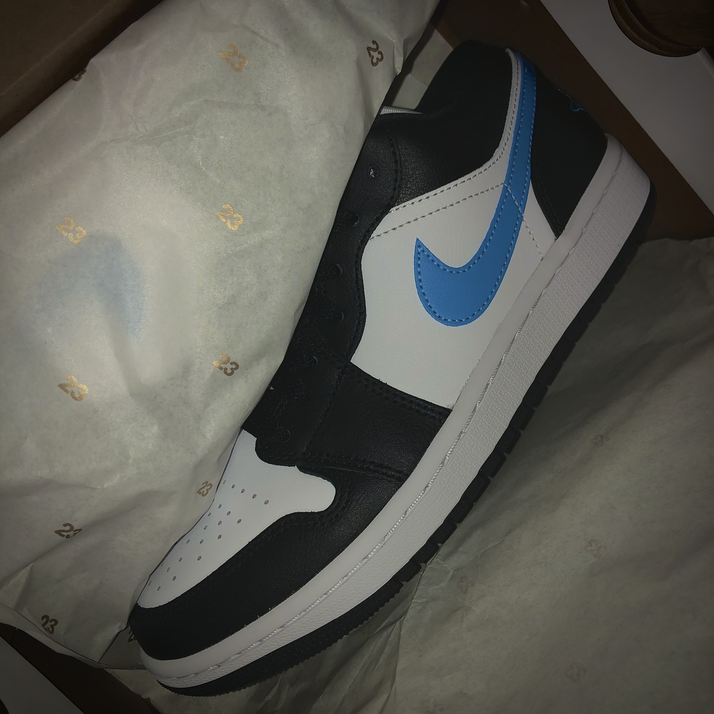 (W) Jordan 1 Low Black University Blue 착용 스타일