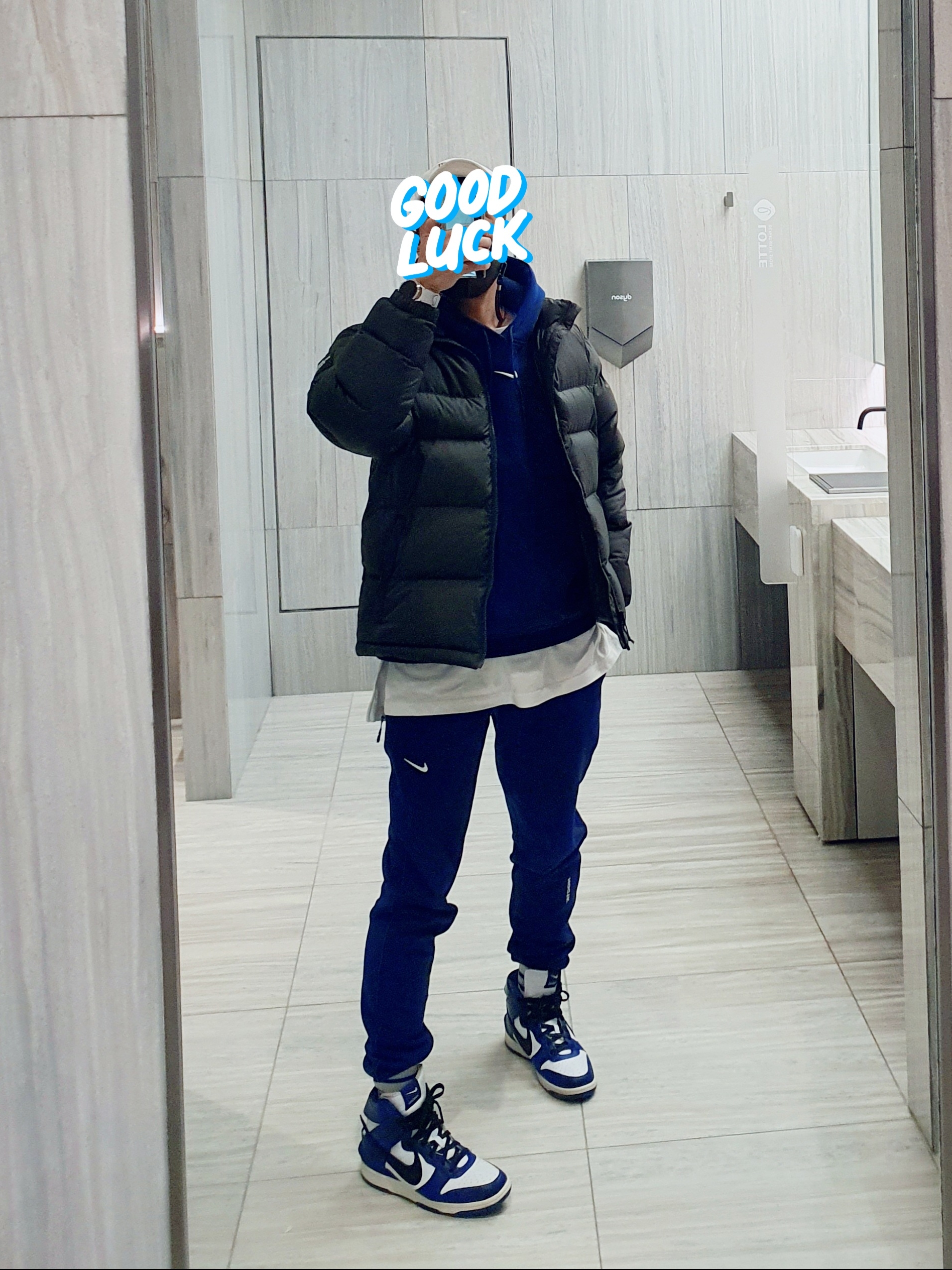 Nike x Drake Nocta Cardinal Stock Essential Hoodie Navy - US/EU, Nike x Drake Nocta Cardinal Stock Essential Fleece Pants Navy - US/EU 착용 스타일 - 1
