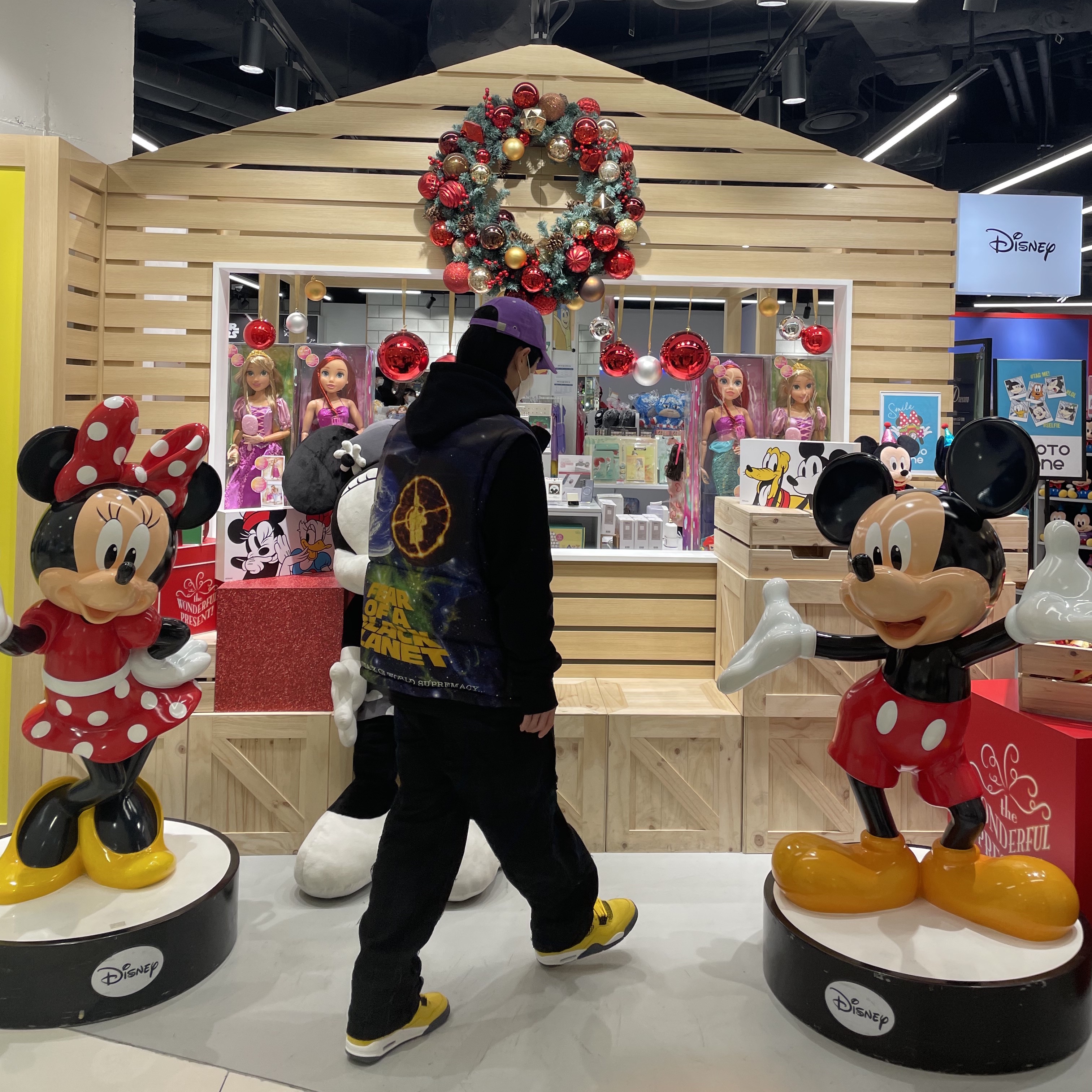 Supreme x Comme des Garcons Junya Watanabe Man Patchwork Cargo Pants Black - 21FW, Supreme x Undercover Public Enemy Puffy Jacket Multi-Color - 18SS 착용 스타일 - 1