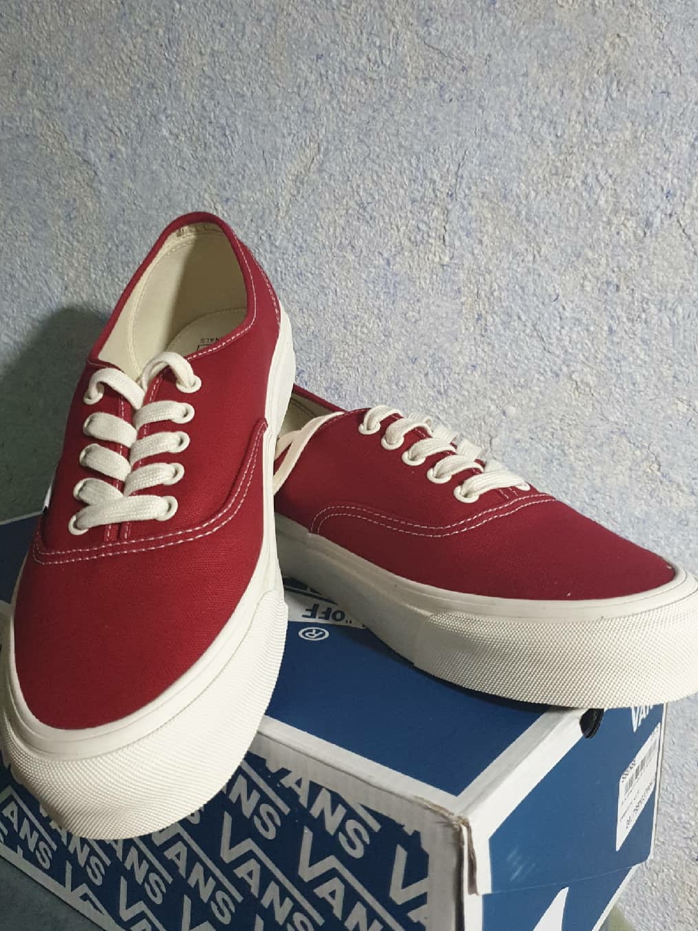 Vans Vault OG Authentic LX Chili Pepper Red 착용 스타일