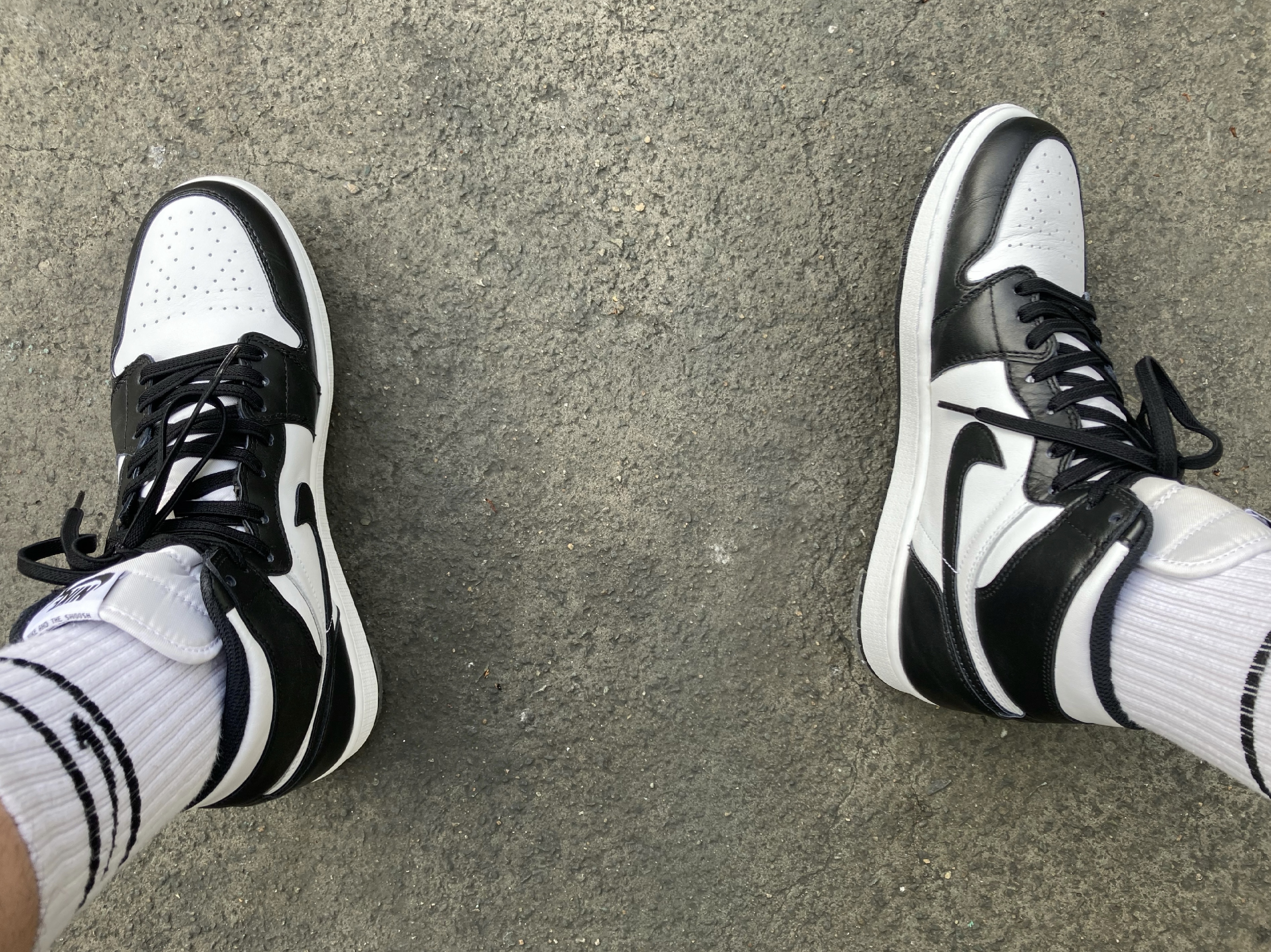 Jordan 1 Retro High OG Black White 2014 착용 스타일 - 1