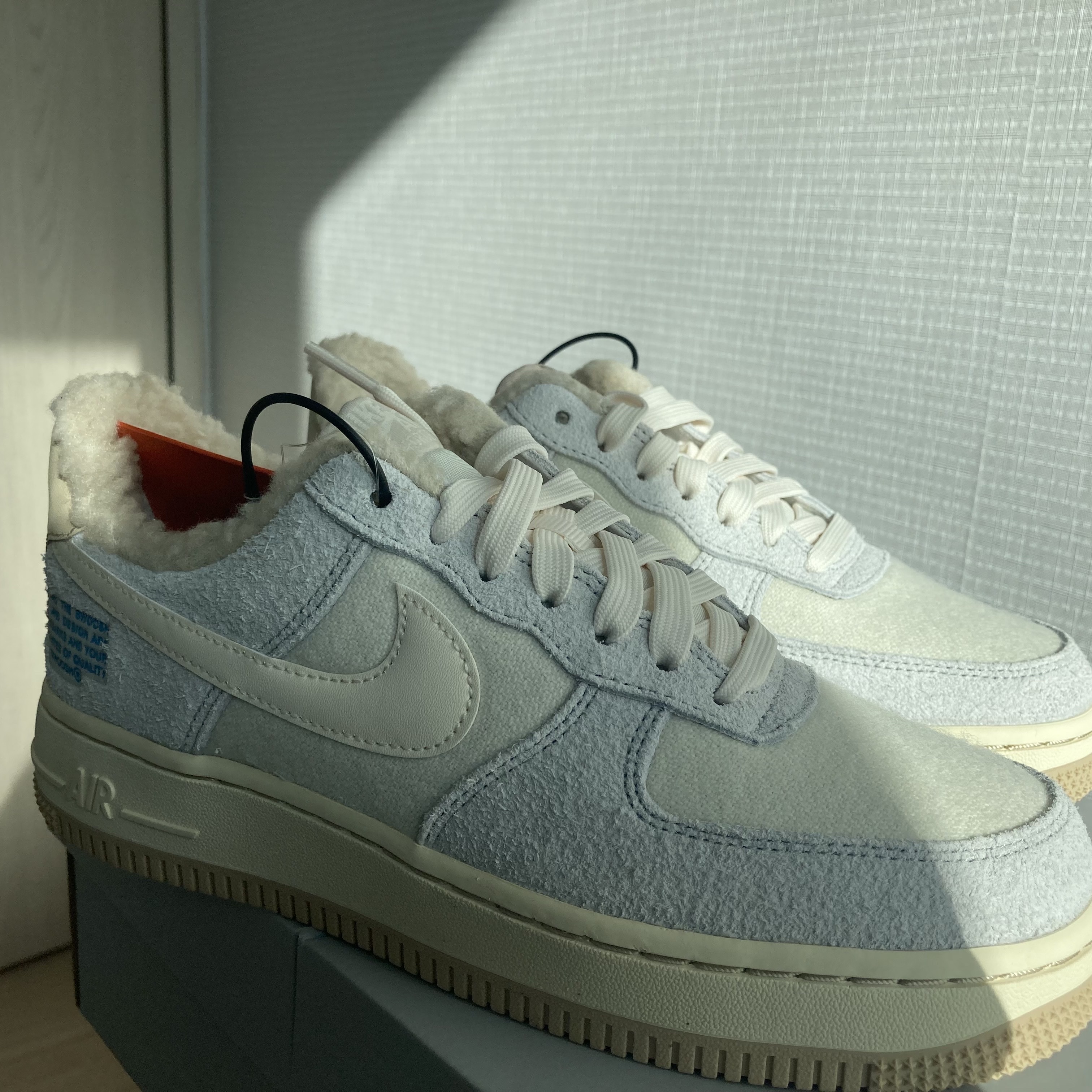(W) Nike Air Force 1 '07 LV8 Photon Dust Cashmere 착용 스타일 - 1