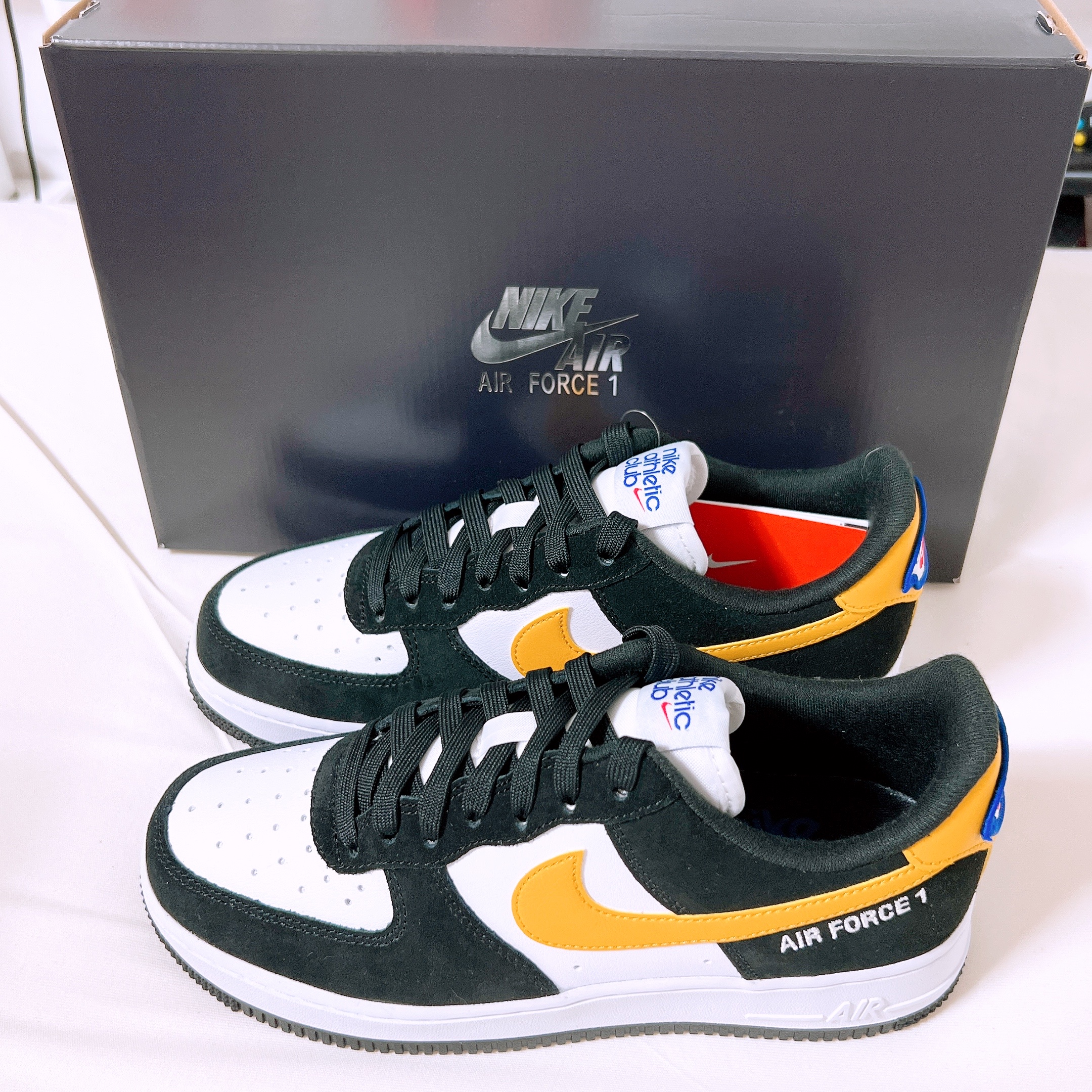 Nike Air Force 1 '07 LV8 Athletic Club Black Dark Sulfur 착용 스타일 - 1