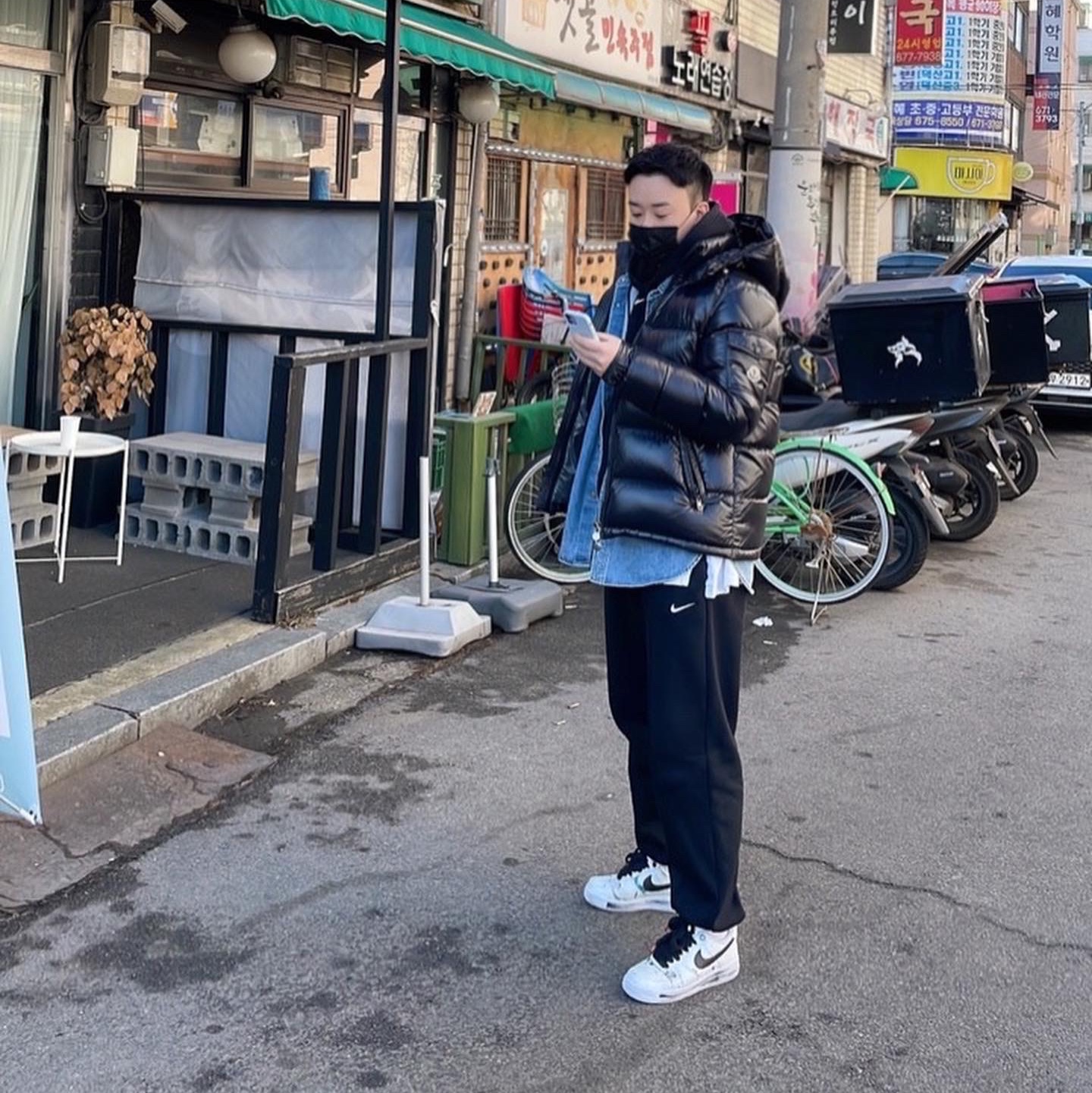 Nike x Peaceminusone Air Force 1 Low Para-Noise 2.0, Nike NRG Solo Swoosh Fleece Pants Black - US/EU 착용 스타일