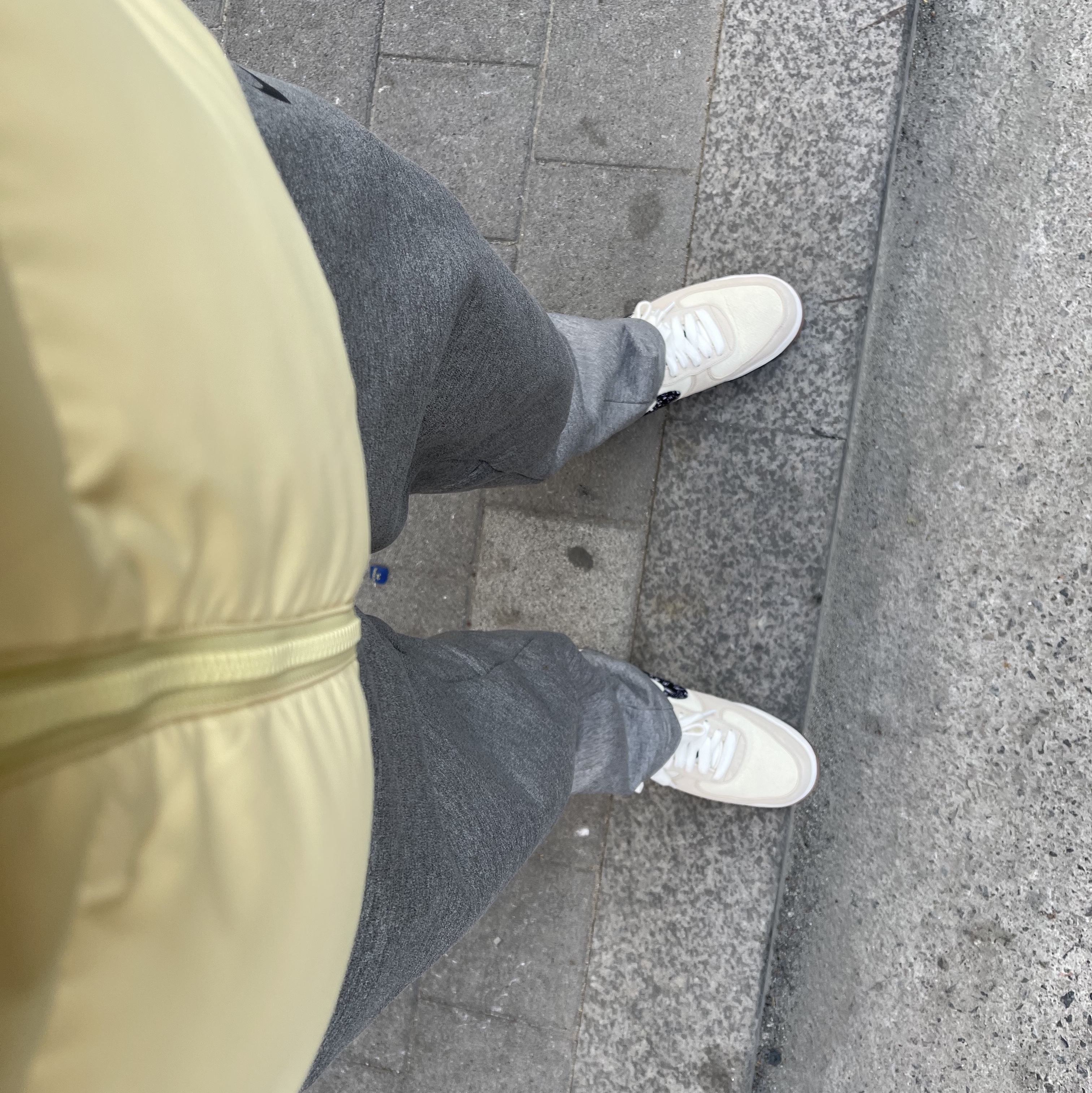 Nike Air Force 1 '07 LV8 Paisley Swoosh, Supreme x Nike Reversible Puffy Jacket Pale Yellow - 21SS 착용 스타일 - 1