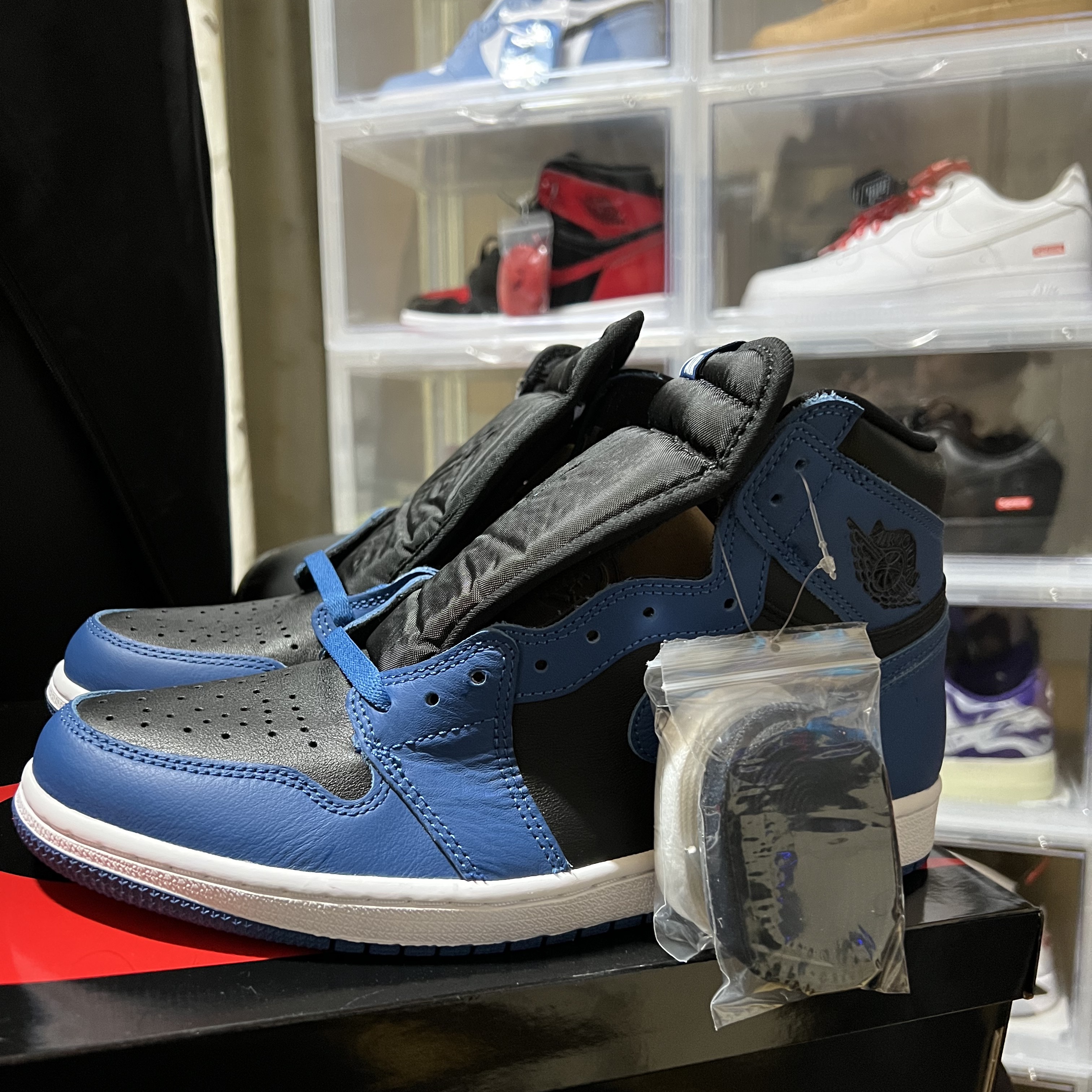 Jordan 1 Retro High OG Dark Marina Blue 착용 스타일 - 2