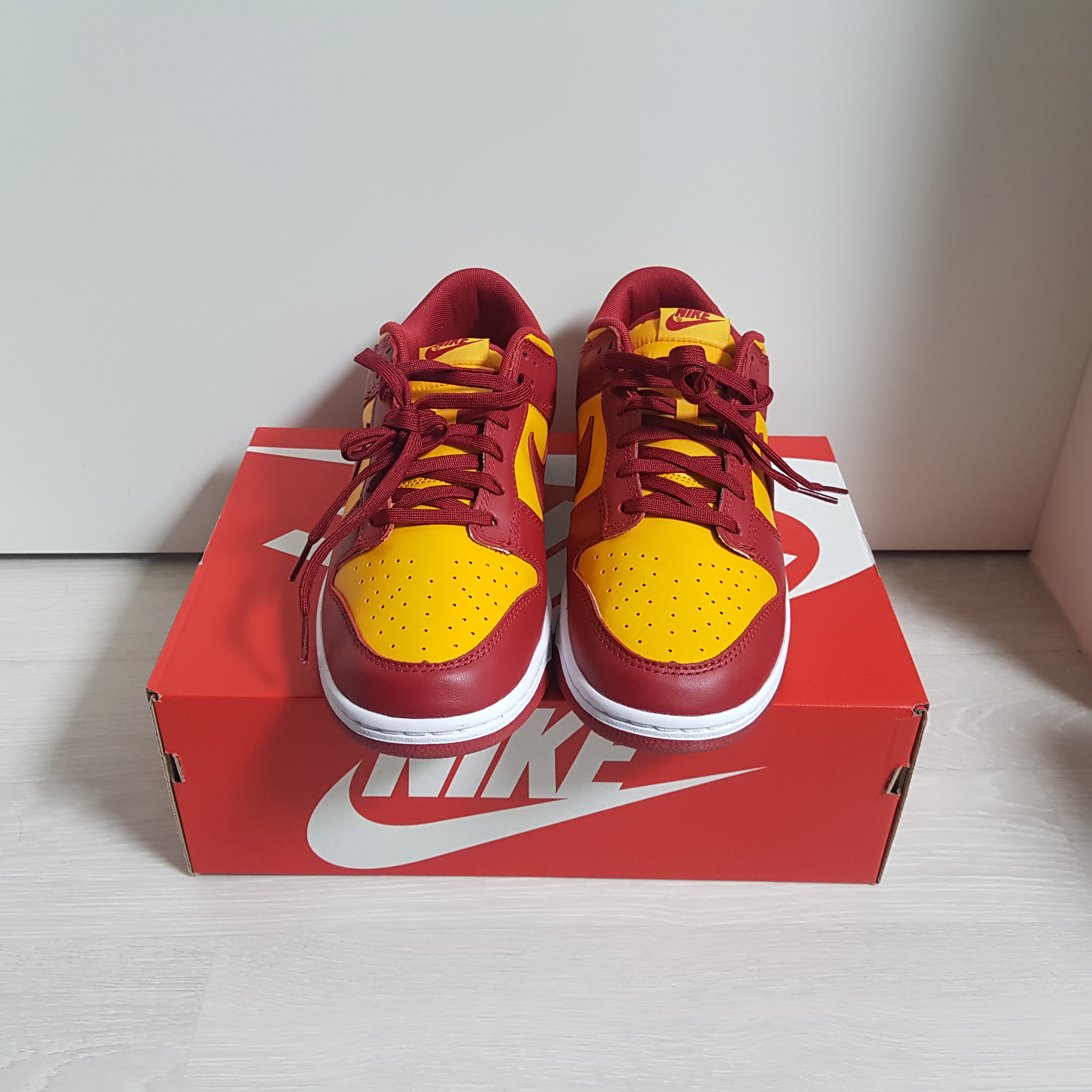 Nike Dunk Low Retro Championship Gold 착용 스타일 - 2