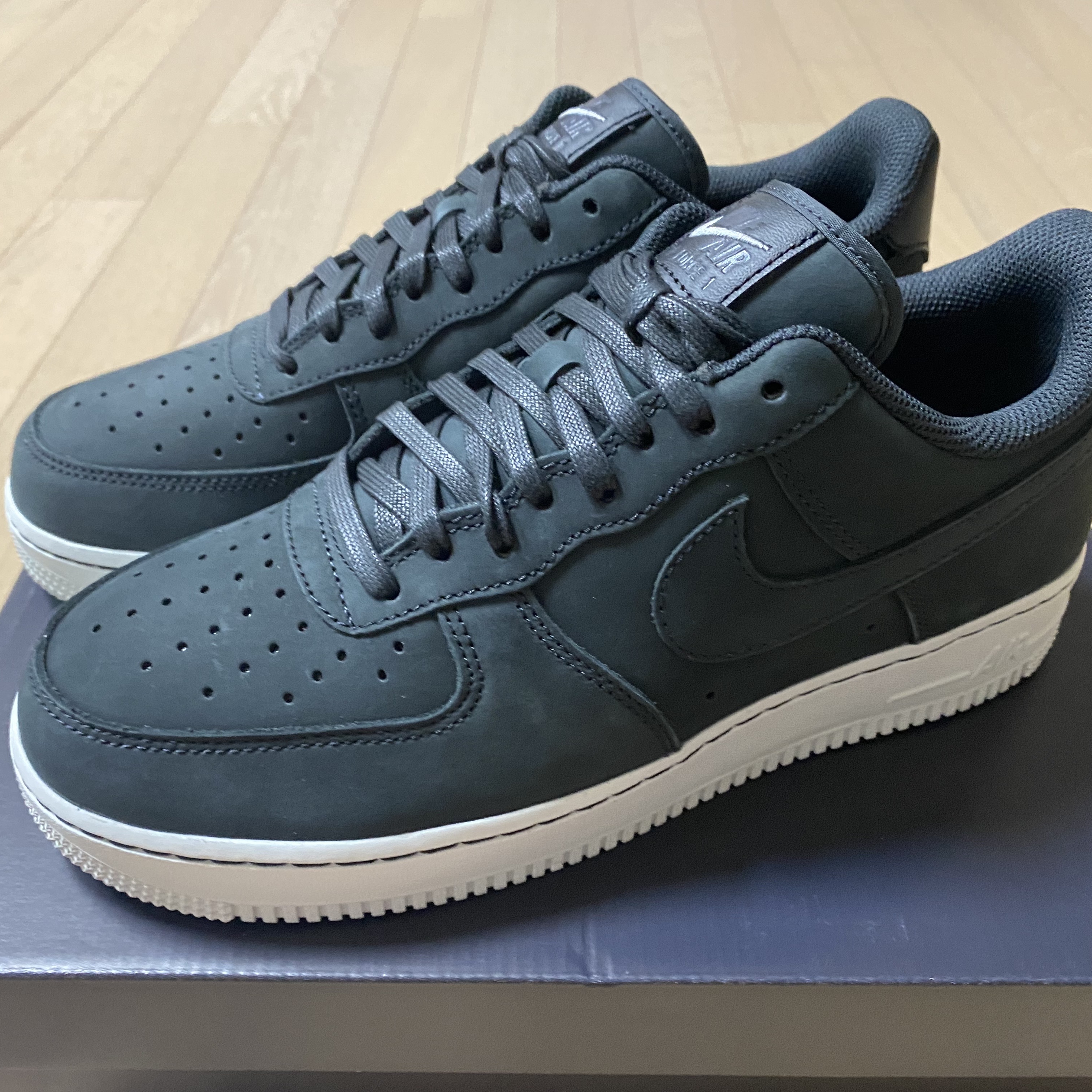 Nike Air Force 1 '07 LX Off Noir 착용 스타일 - 2