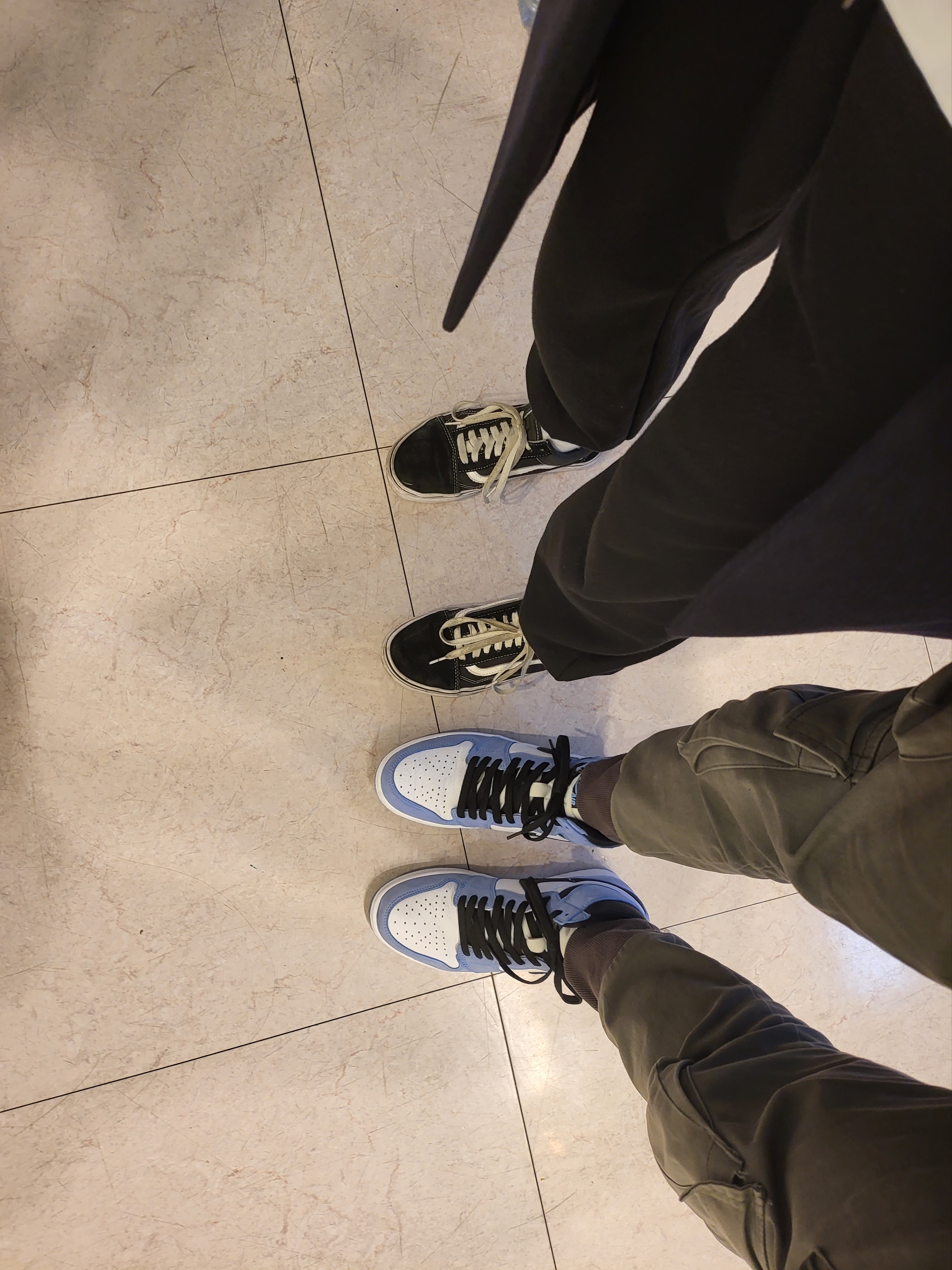 Jordan 1 Retro High OG University Blue, Vans Vault OG Old Skool LX Black 착용 스타일
