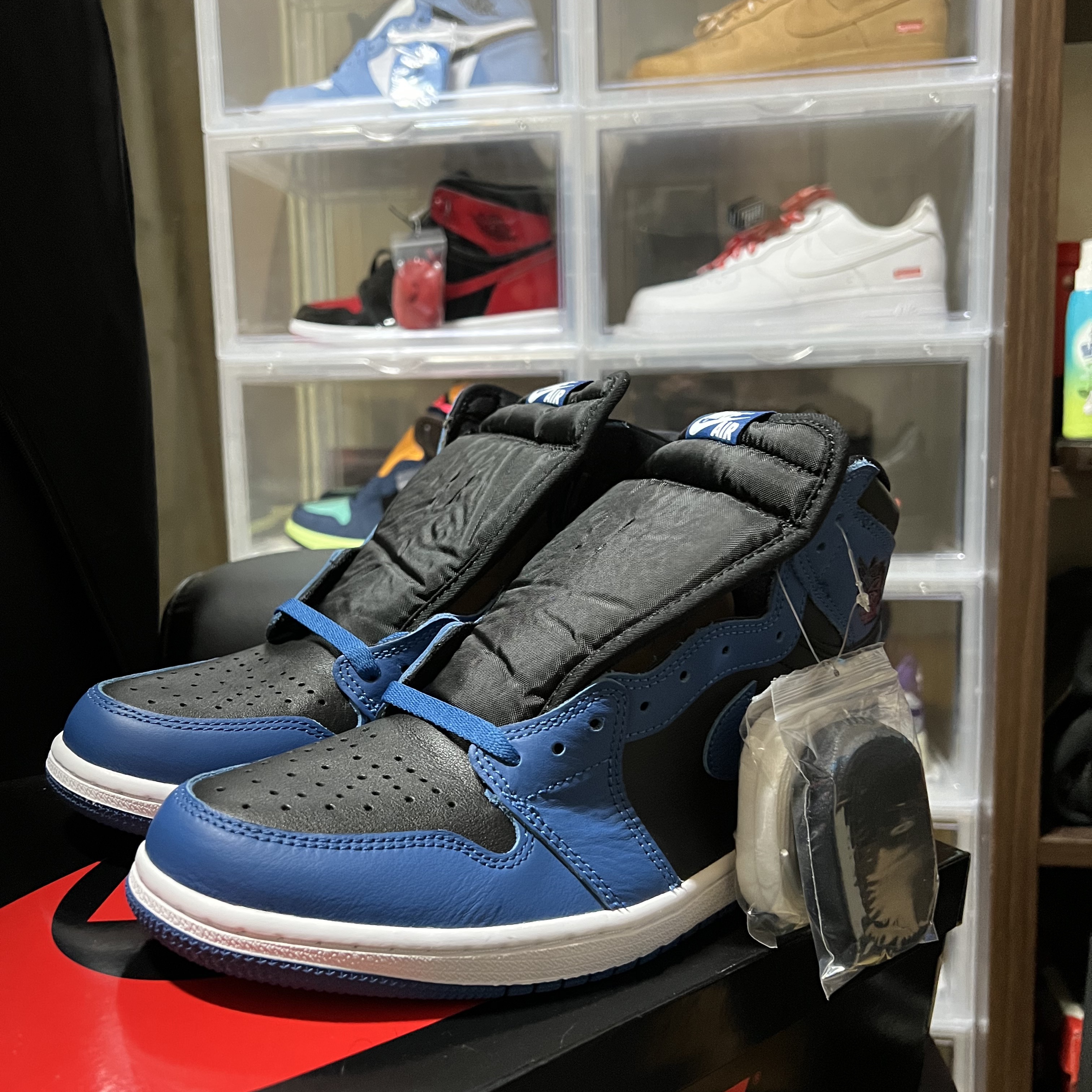 Jordan 1 Retro High OG Dark Marina Blue 착용 스타일 - 3