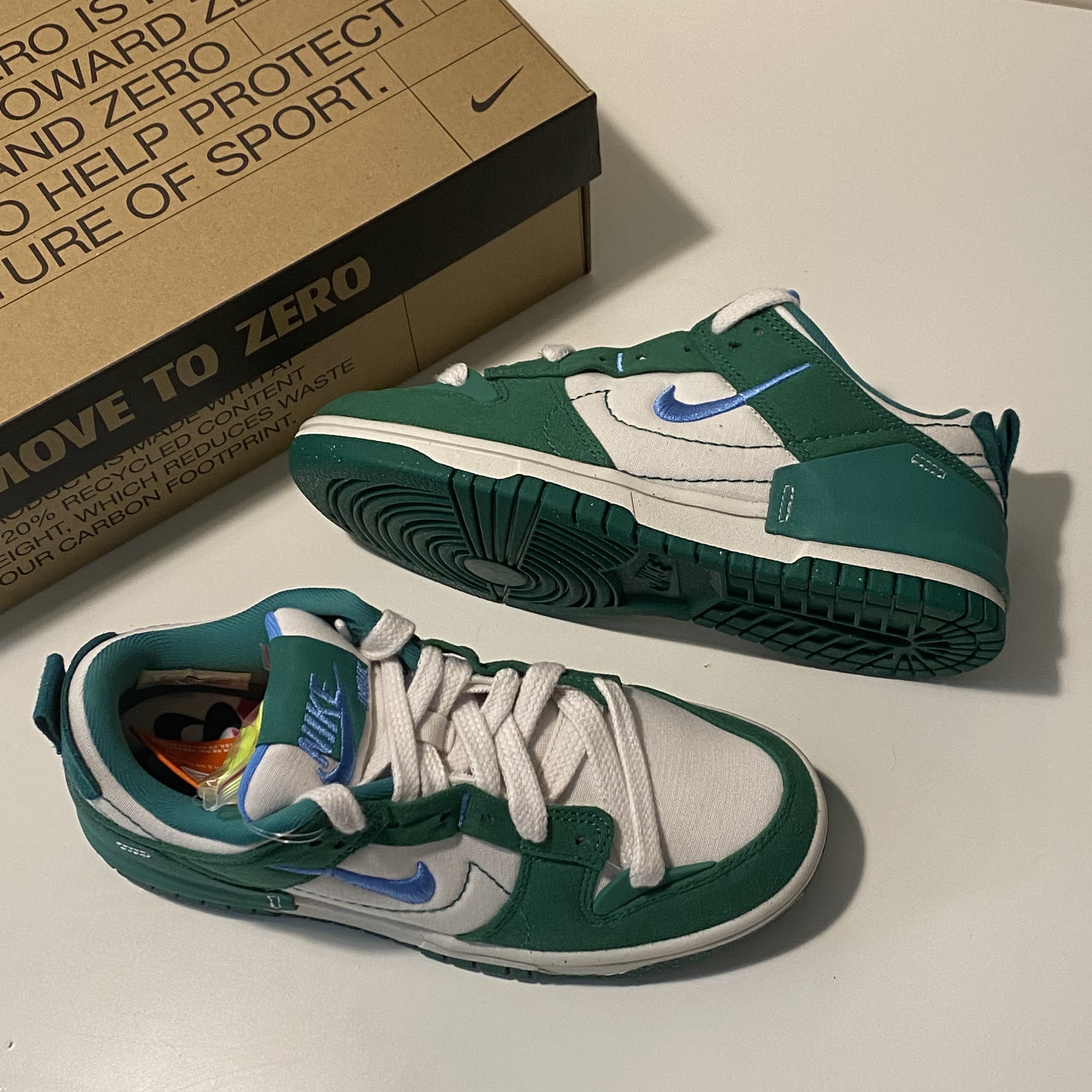 (W) Nike Dunk Low Disrupt 2 Phantom University Blue, Casetify x Ader Error AirPods Case 착용 스타일 - 4