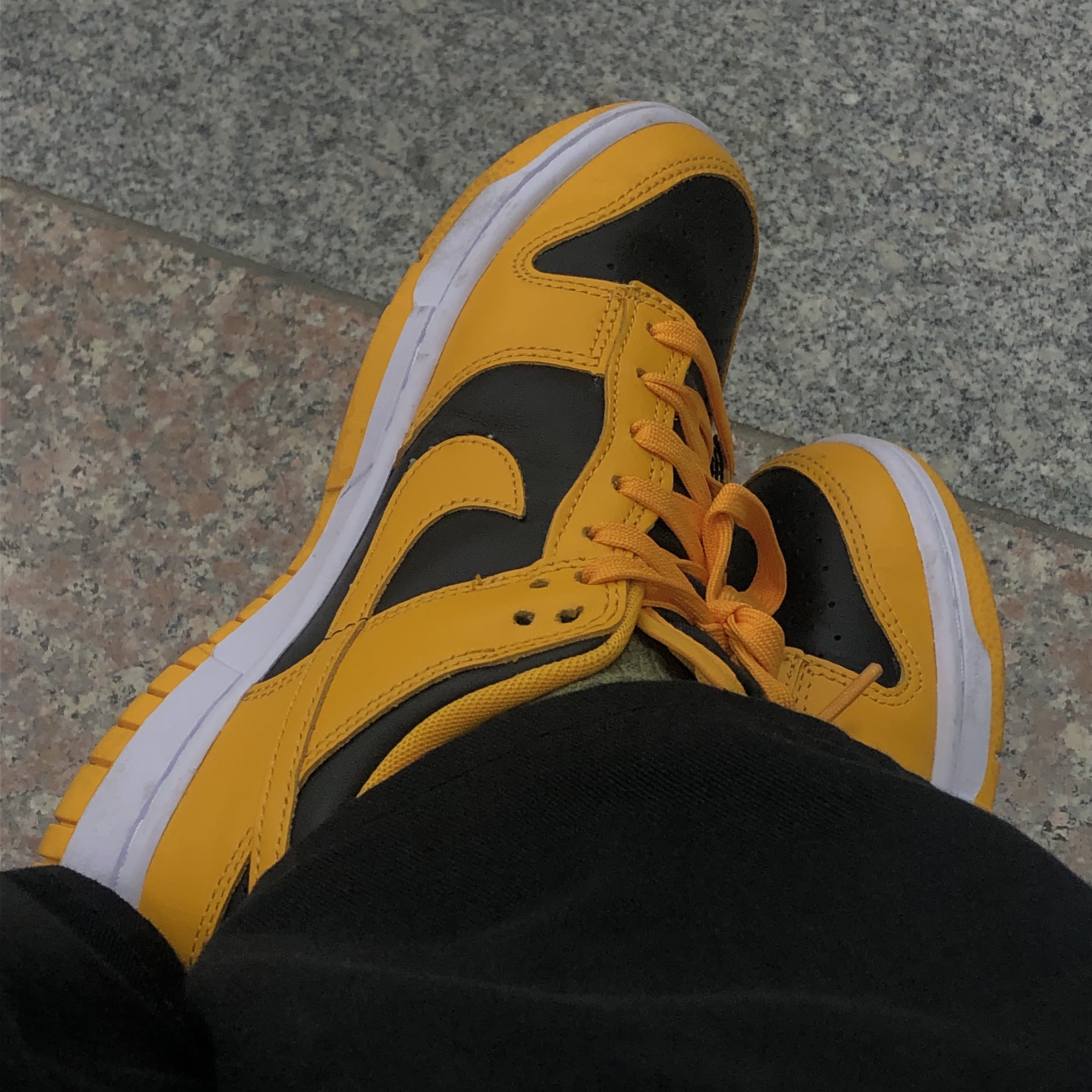 Nike Dunk Low Retro Championship Goldenrod 착용 스타일 - 2