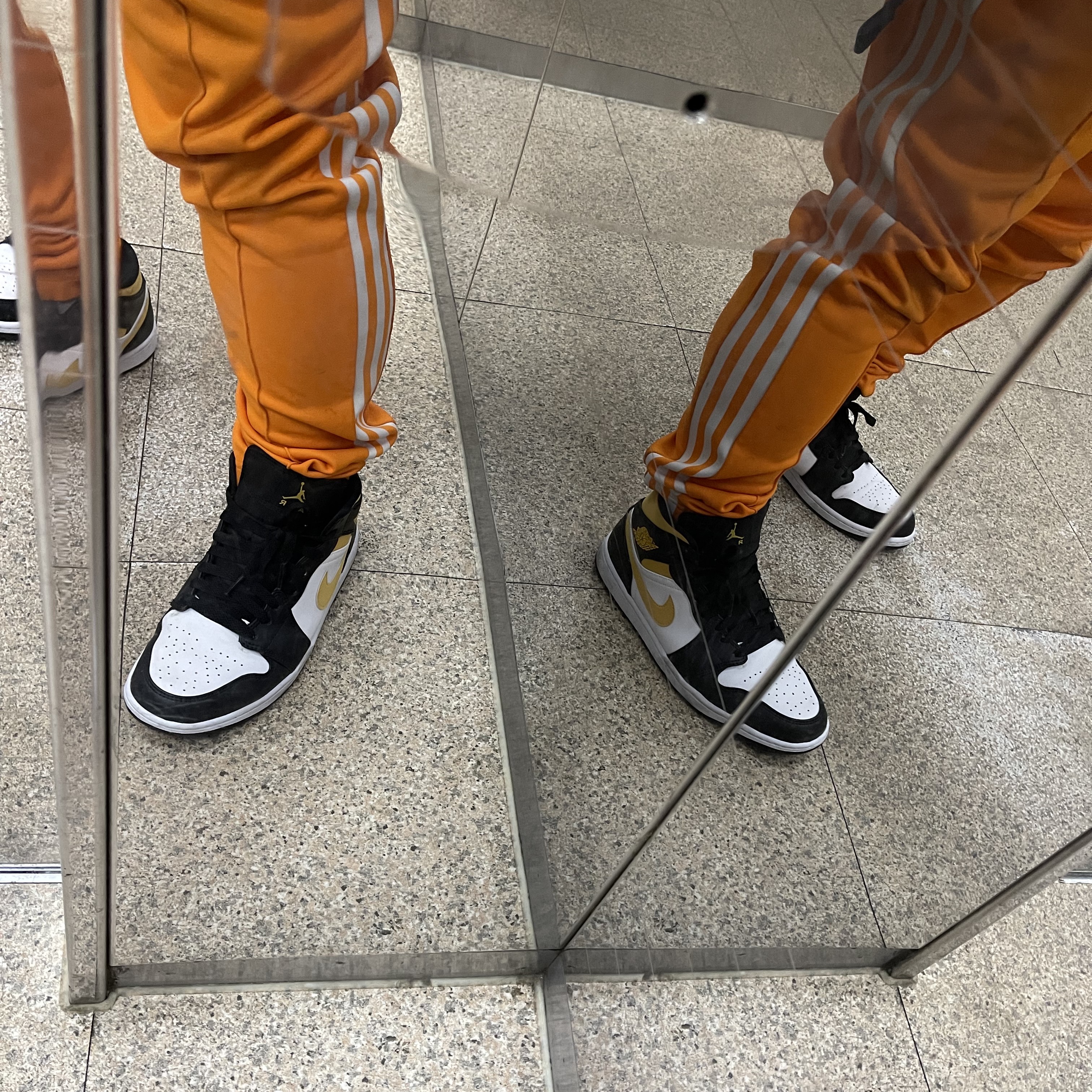 Jordan 1 Mid Pollen 착용 스타일